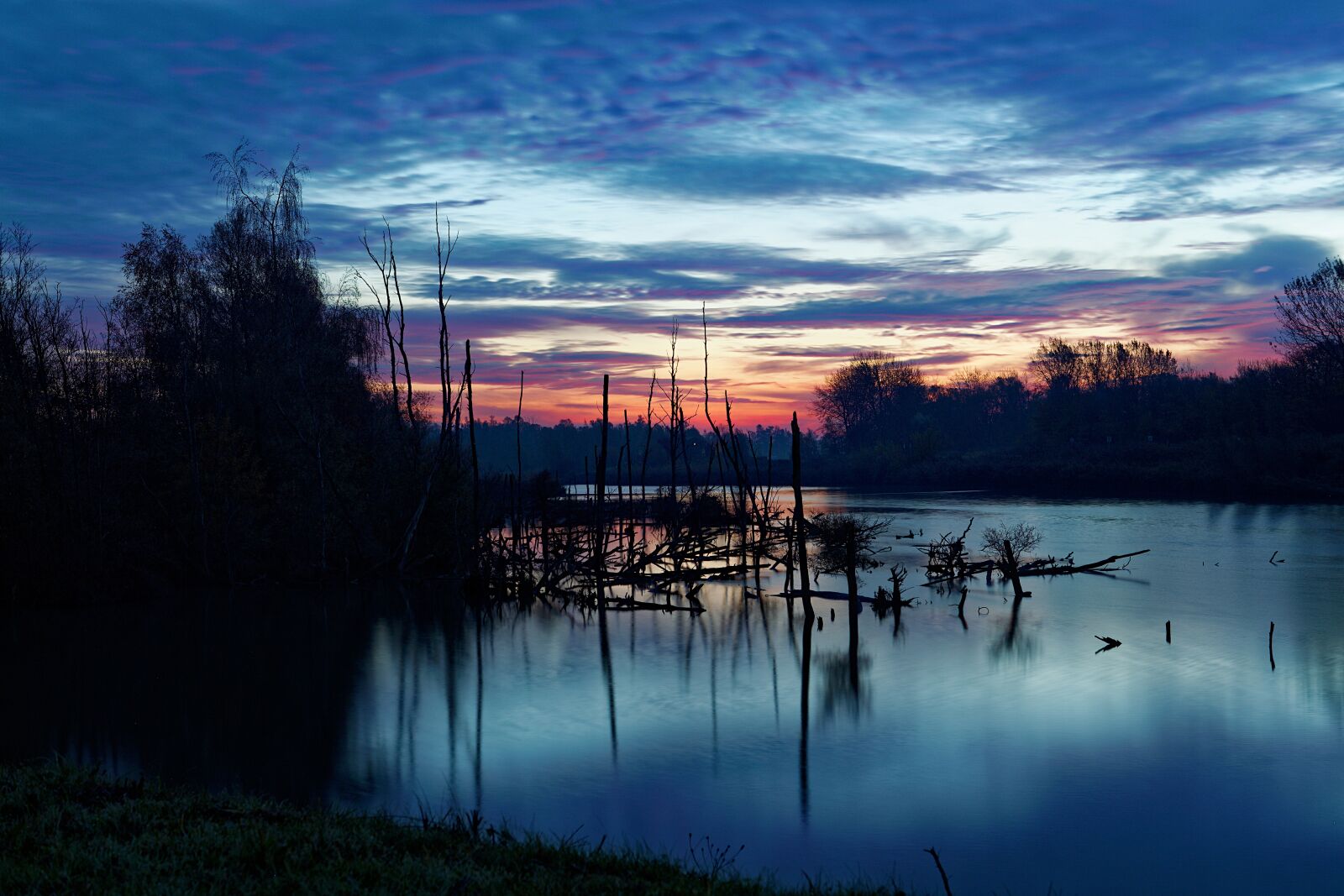 Canon EOS 5D Mark II sample photo. Morning, cloudy, water photography