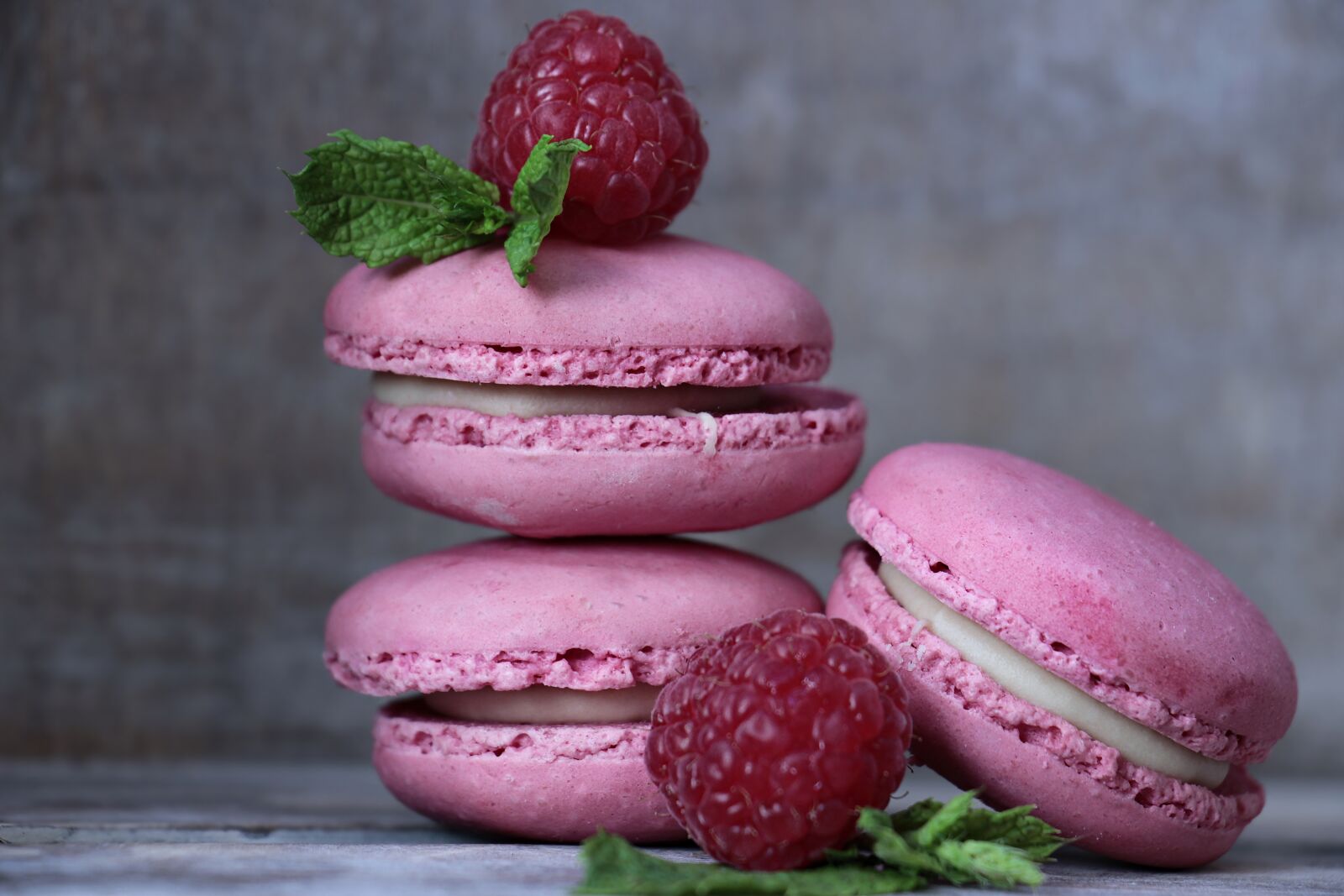 Canon EOS 100D (EOS Rebel SL1 / EOS Kiss X7) sample photo. Macarons, raspberries, pastries photography