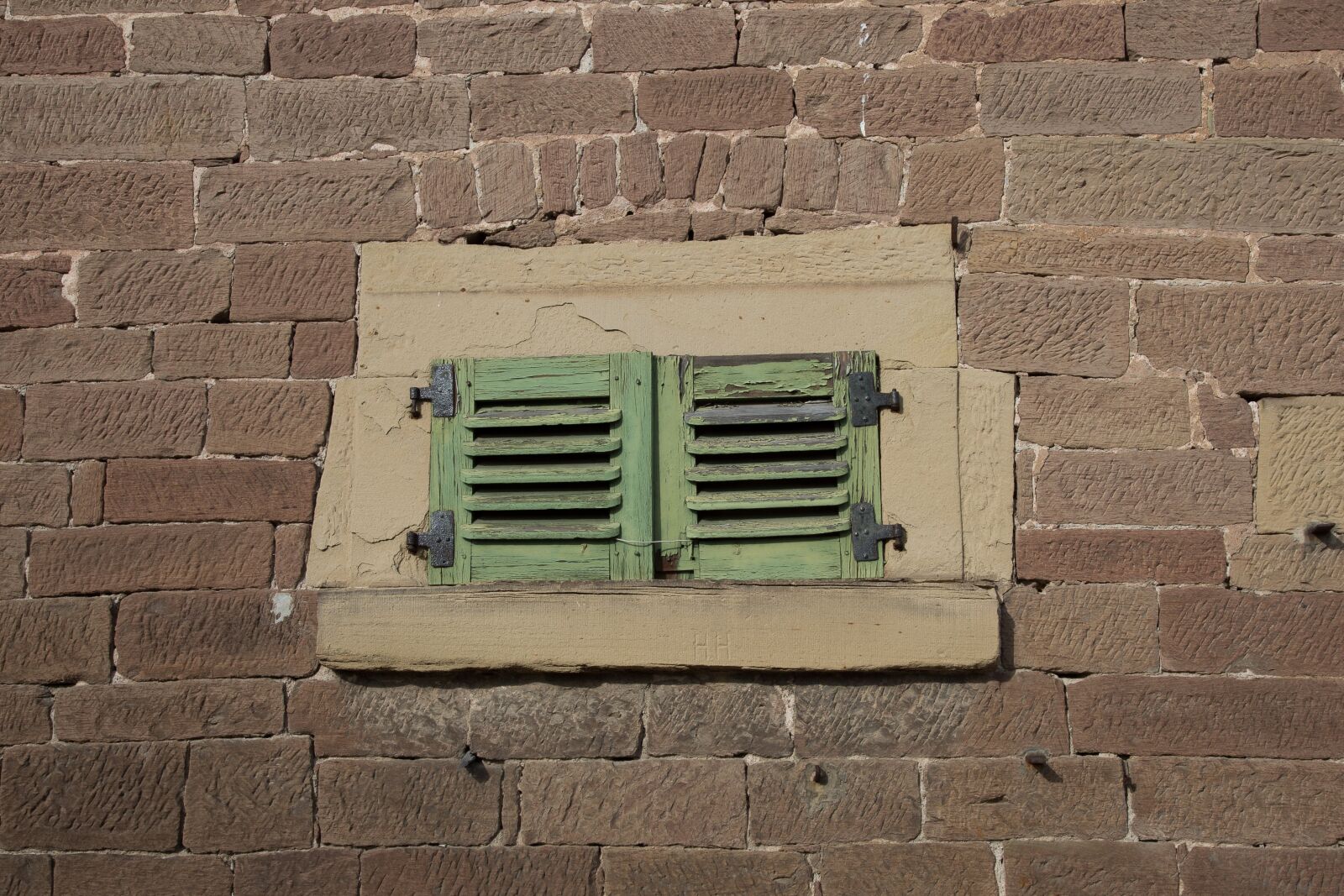 Canon EF 24-105mm F4L IS USM sample photo. Window, shutter, facade photography
