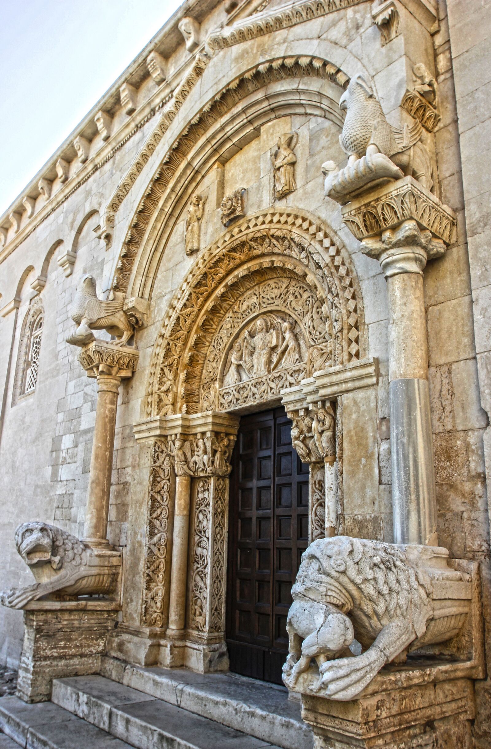 Canon EOS 550D (EOS Rebel T2i / EOS Kiss X4) sample photo. Art, romanesque style, ancient photography