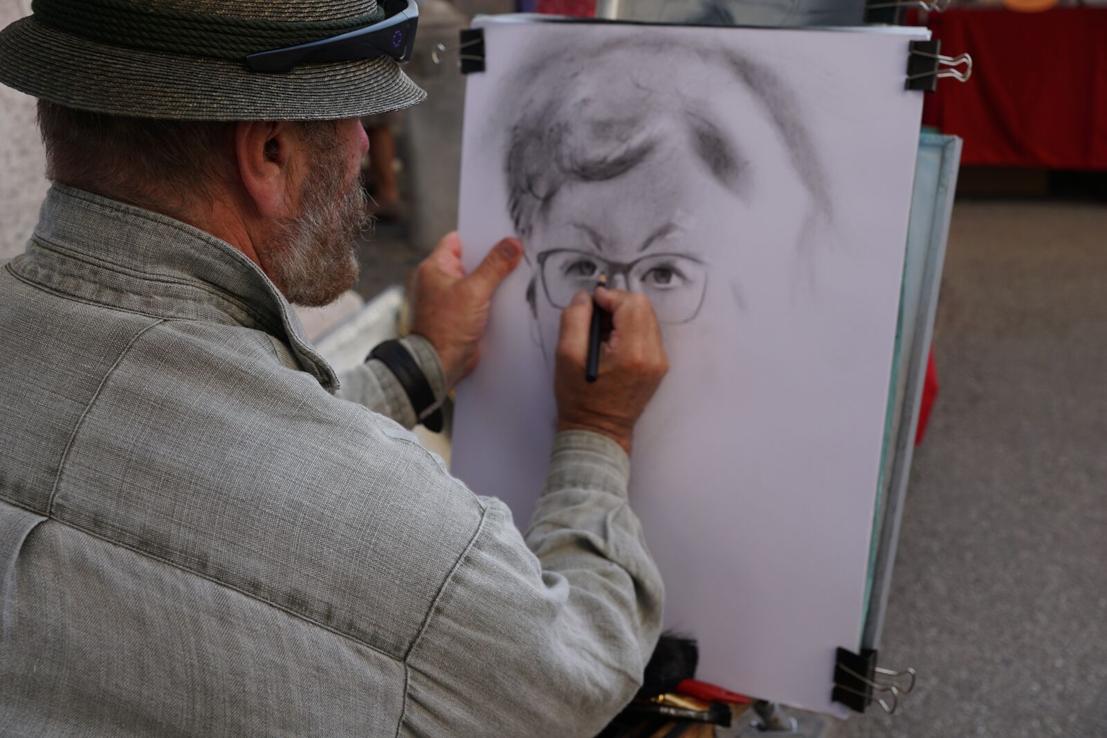 Sony ILCA-77M2 + Sony DT 16-50mm F2.8 SSM sample photo. Painter, man, art photography