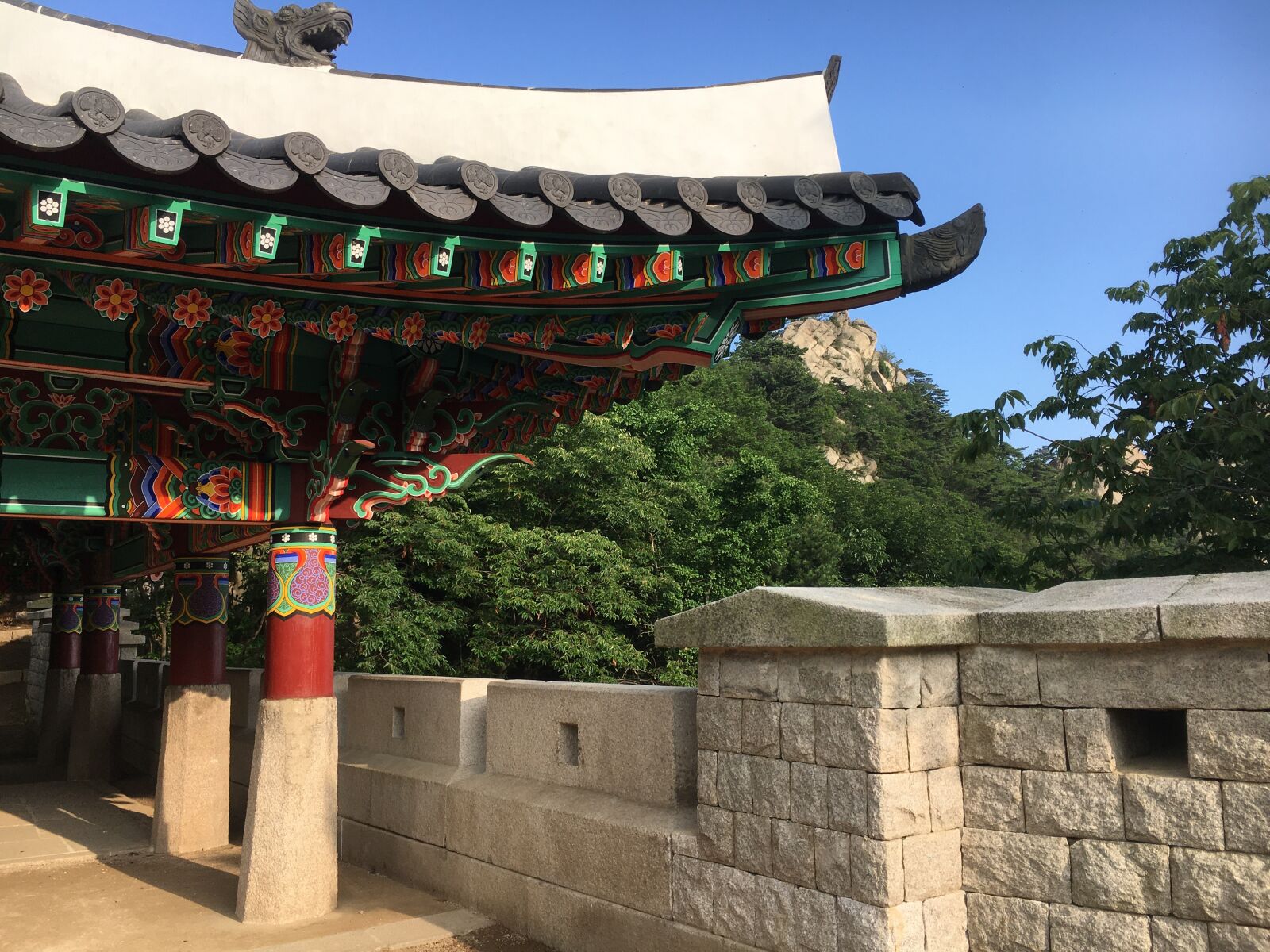 iPhone 6s back camera 4.15mm f/2.2 sample photo. Daenammun, dancheong, korea photography
