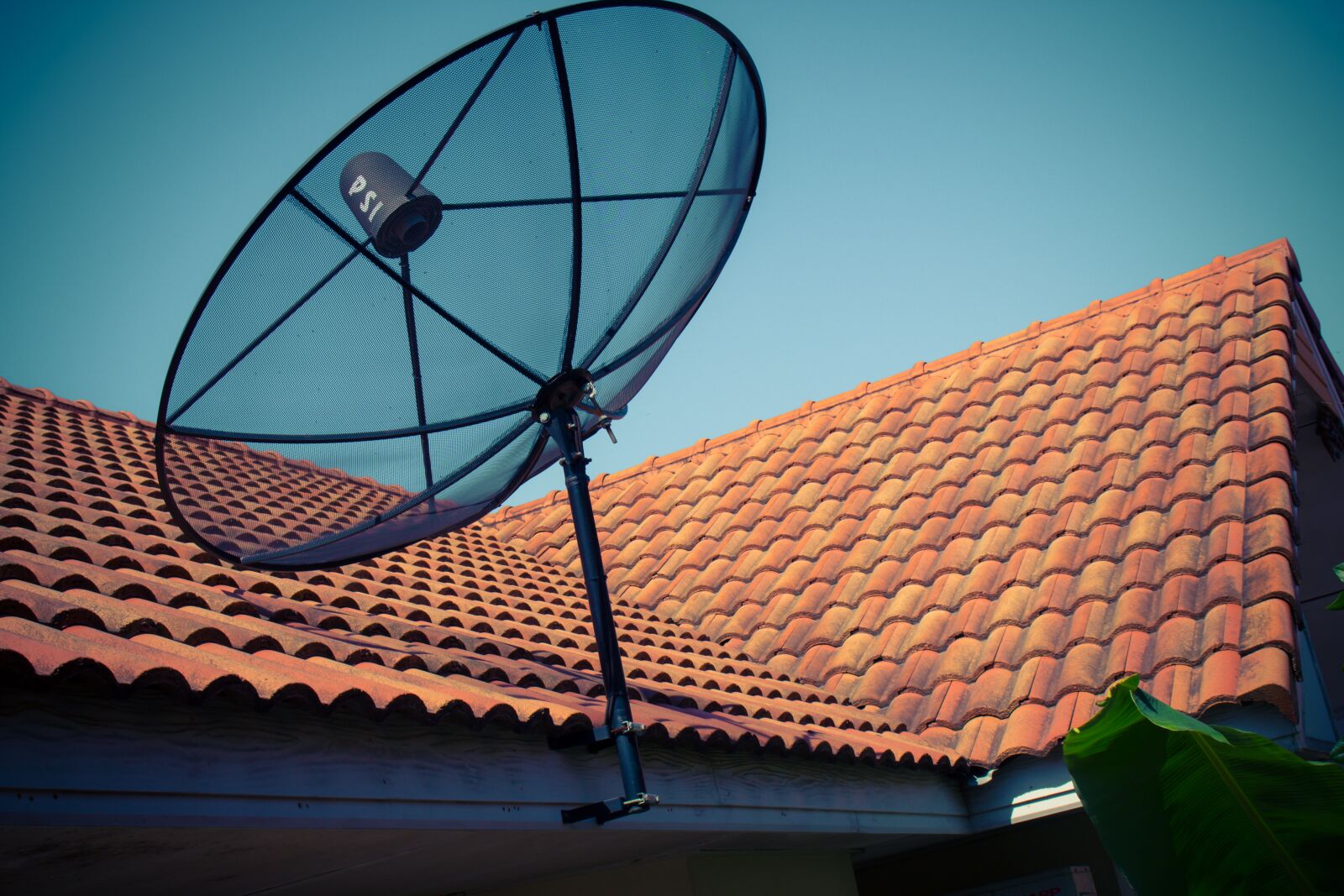 Canon EOS 700D (EOS Rebel T5i / EOS Kiss X7i) sample photo. Roofing, home, architecture photography