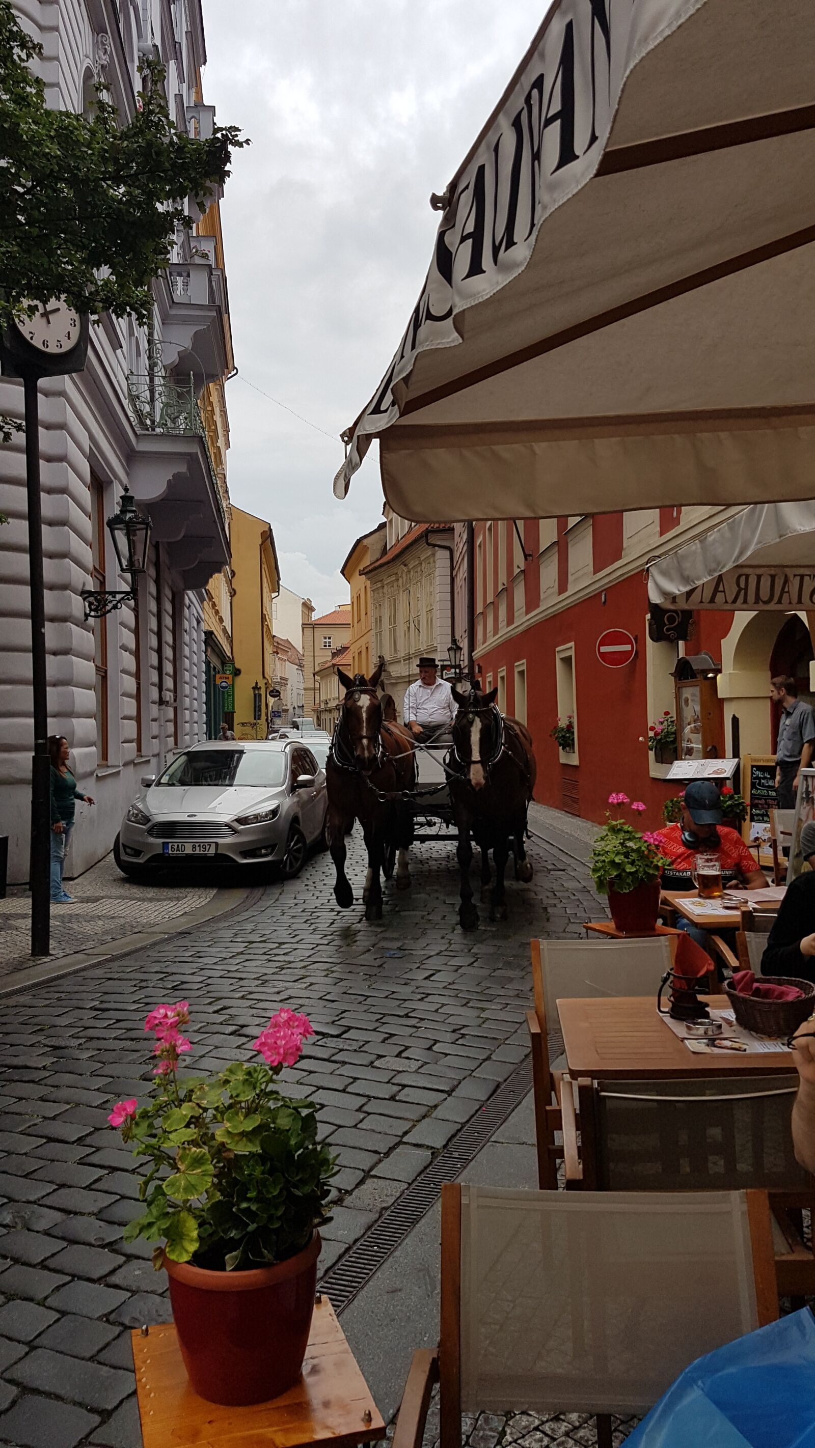 Samsung Galaxy S7 sample photo. Prague, street, horse photography