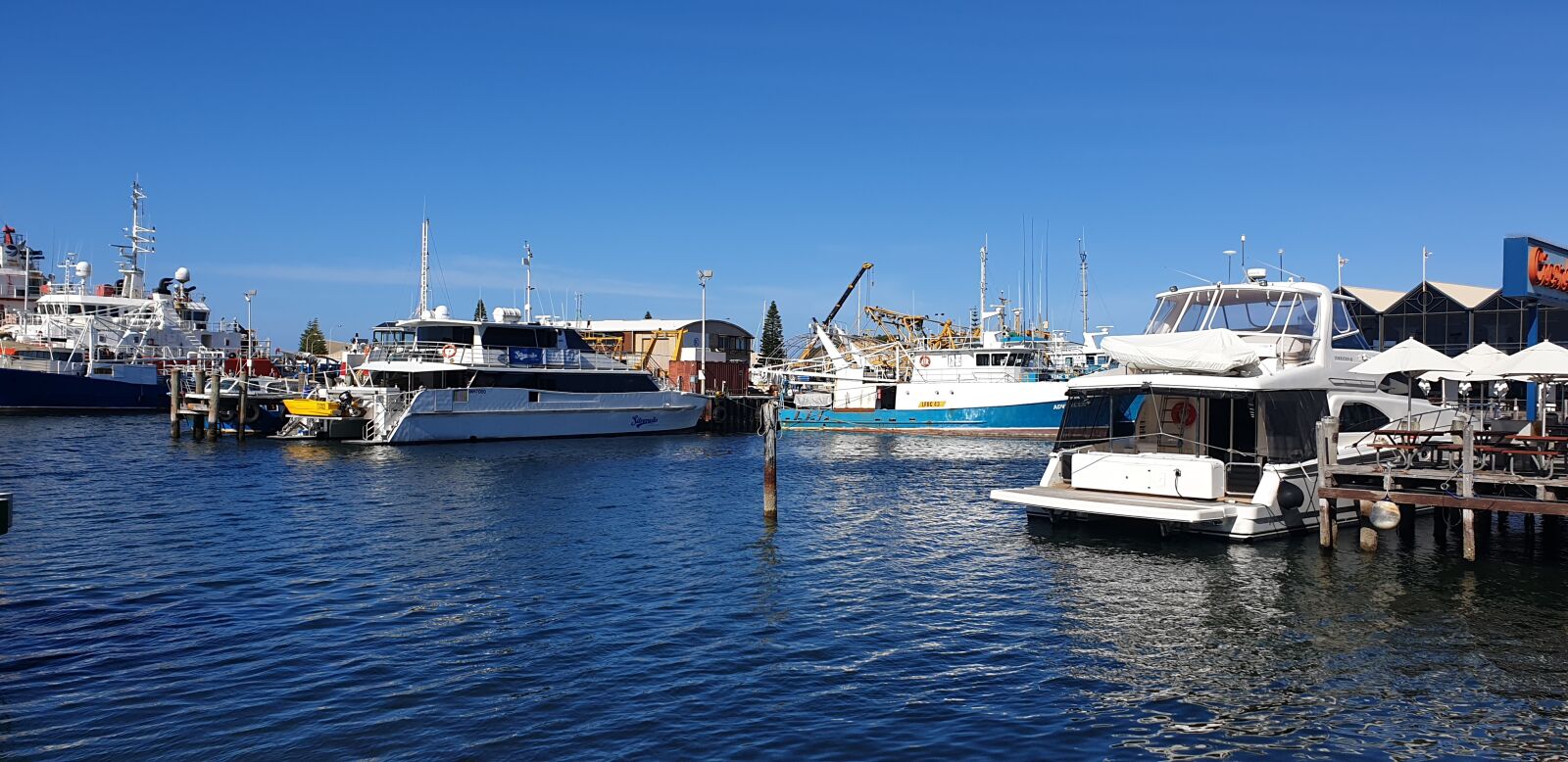 Samsung Galaxy Note9 sample photo. Fremantle fishing boat harbour photography
