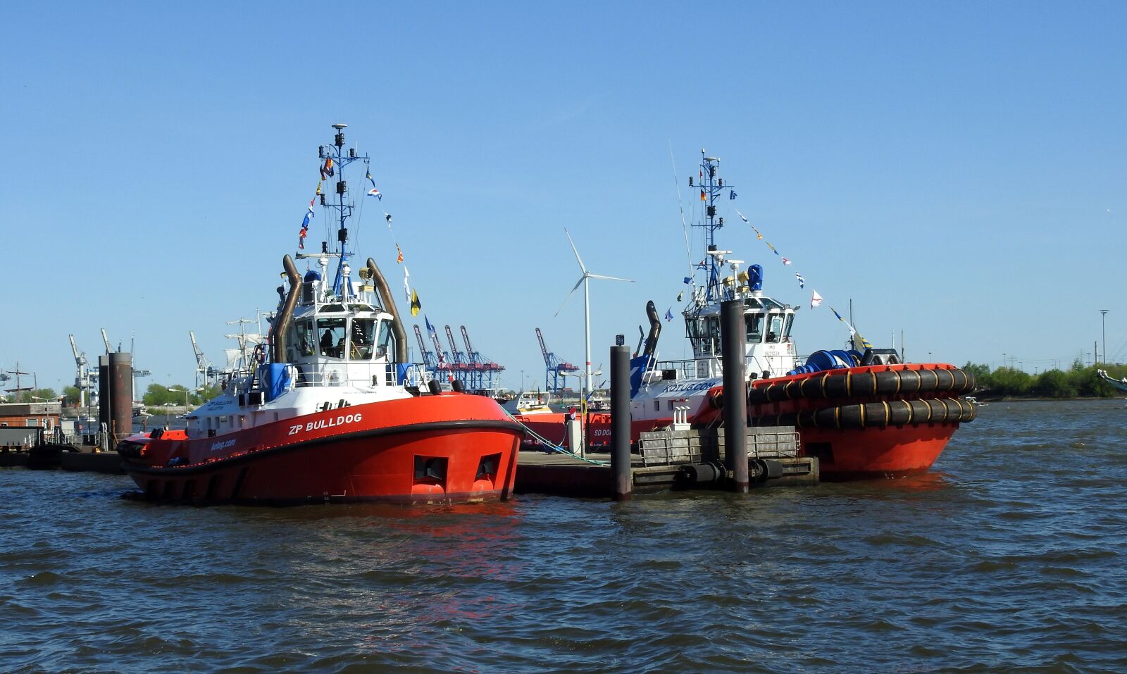 Nikon Coolpix P900 sample photo. Tug, boats, port photography