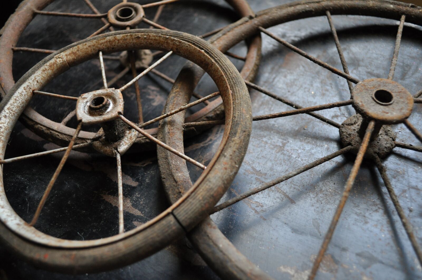 Nikon D5000 sample photo. Antique, vintage, wheel photography