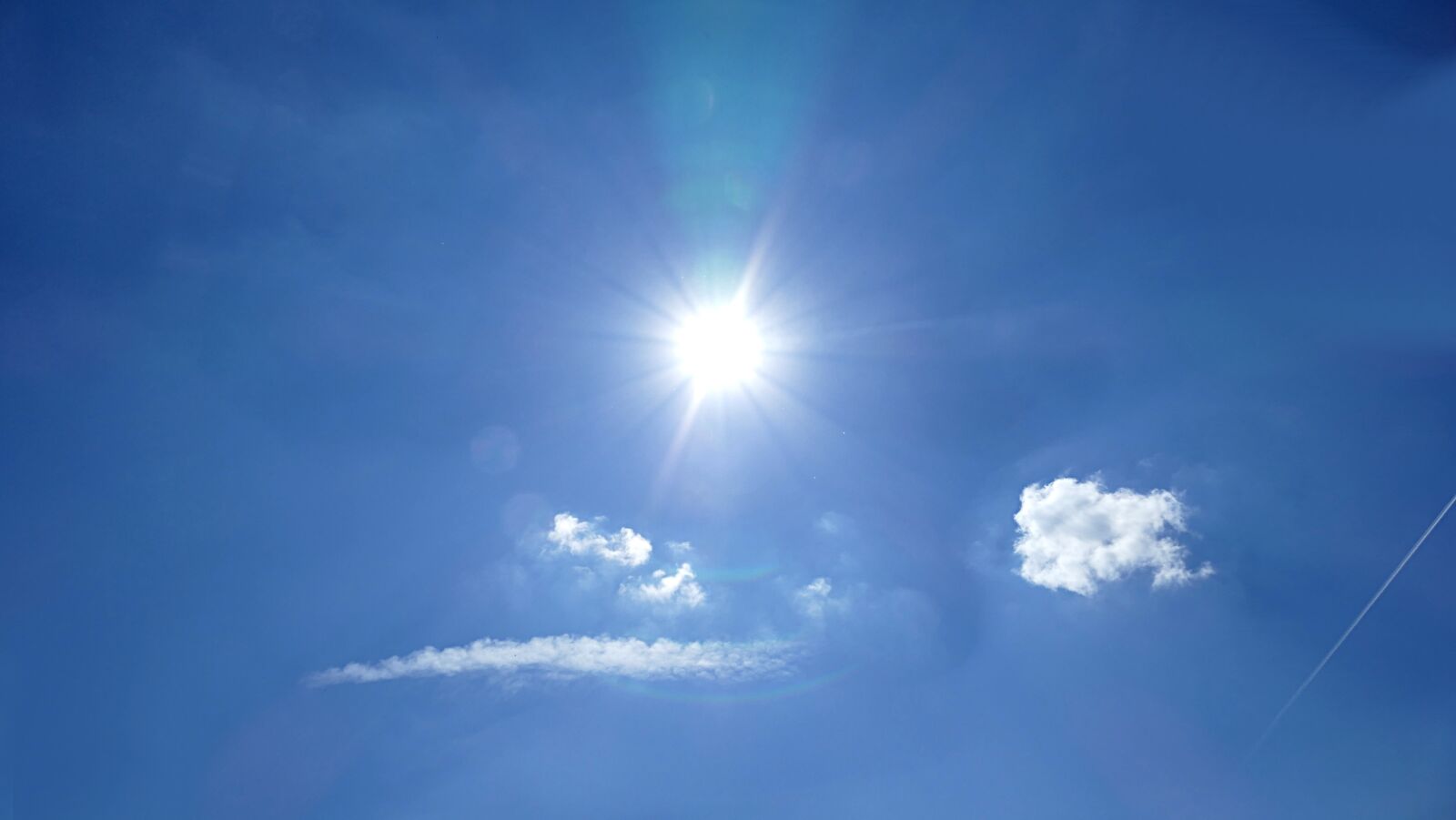 Panasonic Lumix DMC-FZ1000 sample photo. Heaven, air, clouds photography