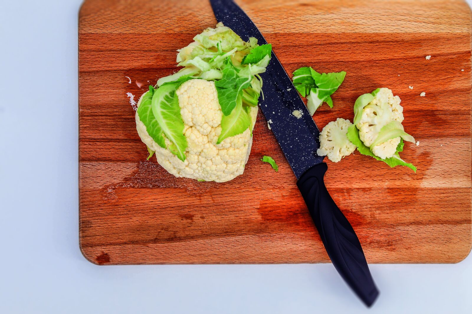 Canon EOS 4000D (EOS Rebel T100 / EOS 3000D) sample photo. Cauliflower, vegetables, ceramic knife photography
