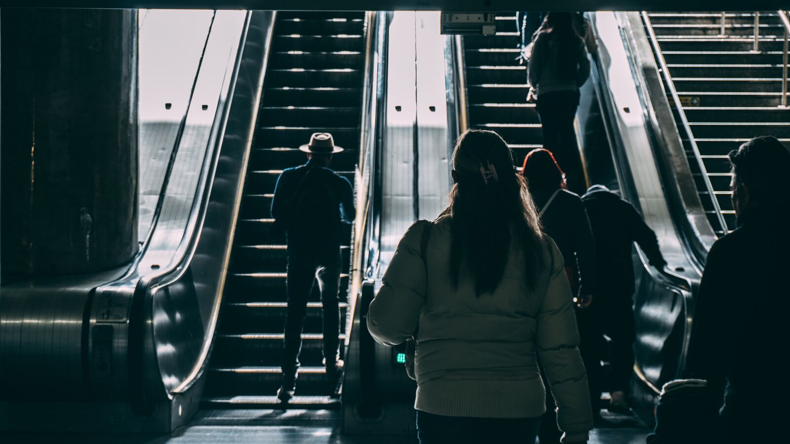 Sony a6300 sample photo. Escalator, people, walking photography