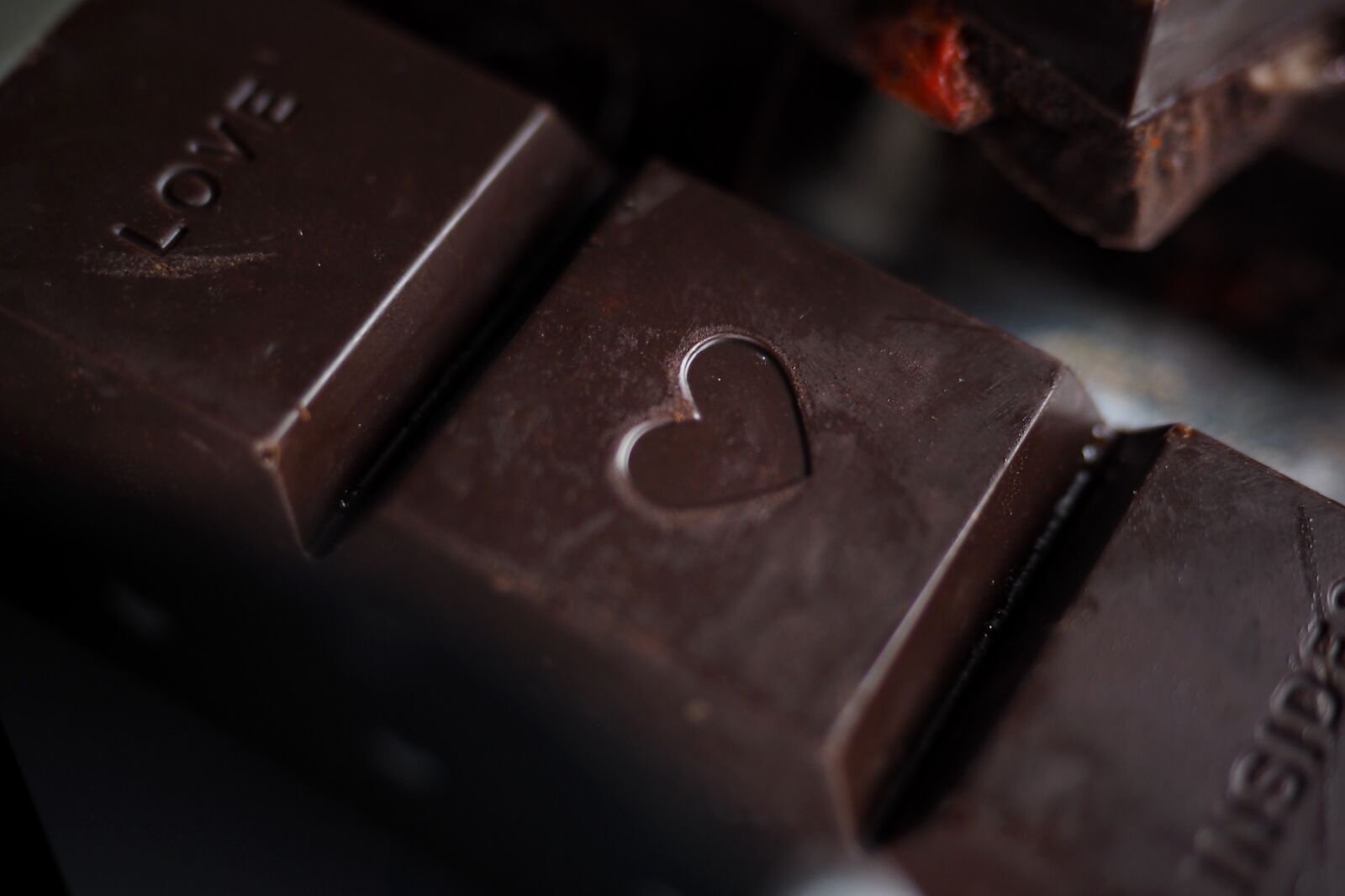Olympus OM-D E-M1 + Olympus M.Zuiko Digital ED 12-40mm F2.8 Pro sample photo. Chocolate, love, heart photography