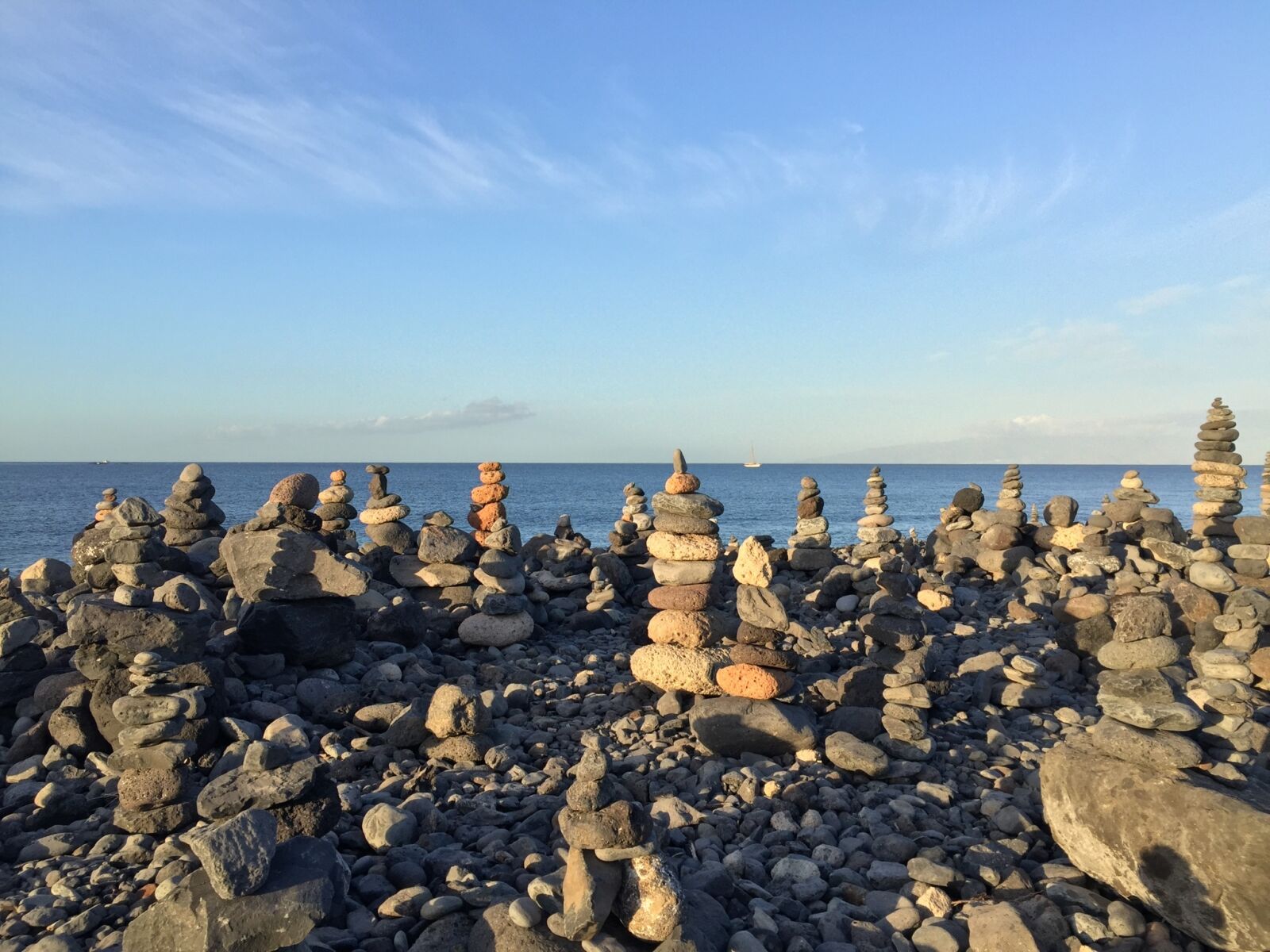 iPhone 6 Plus back camera 4.15mm f/2.2 sample photo. Rocks, beach, sea photography