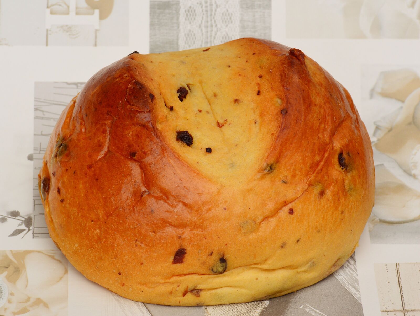 Nikon D3200 sample photo. Easter bread, yeast, raisins photography