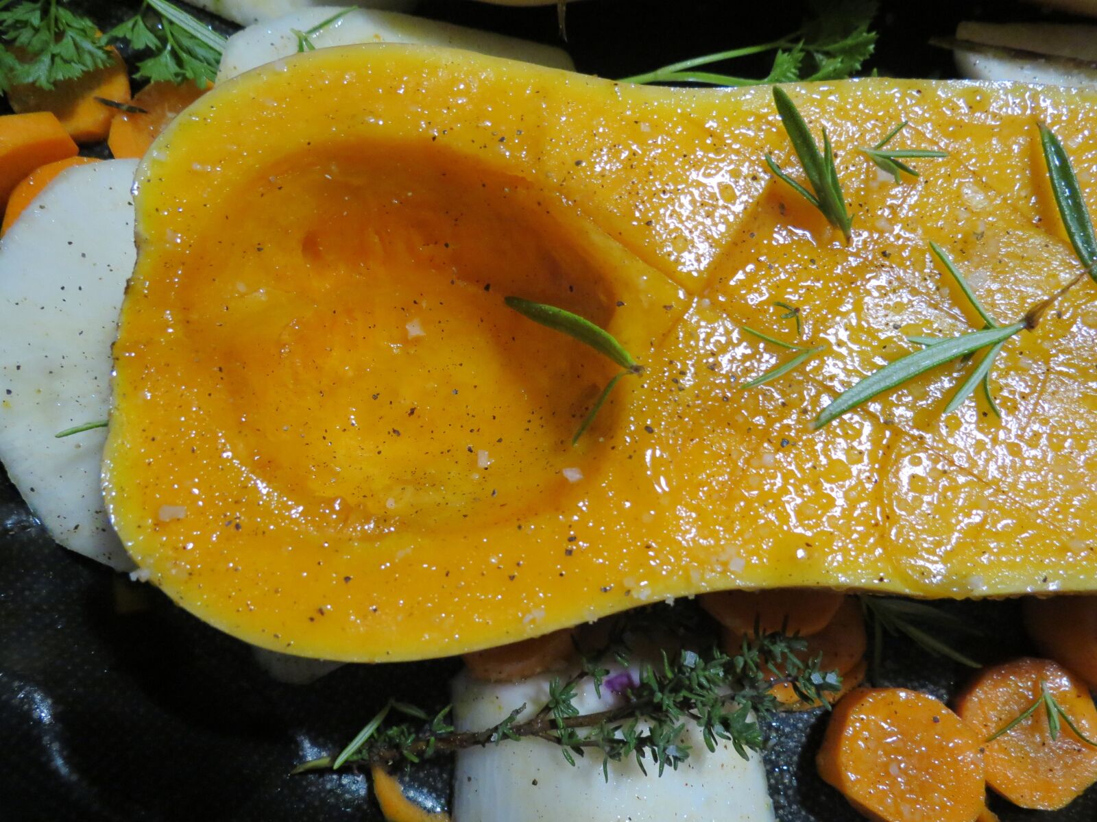 Canon PowerShot SX40 HS sample photo. Butternut, squash, fall photography
