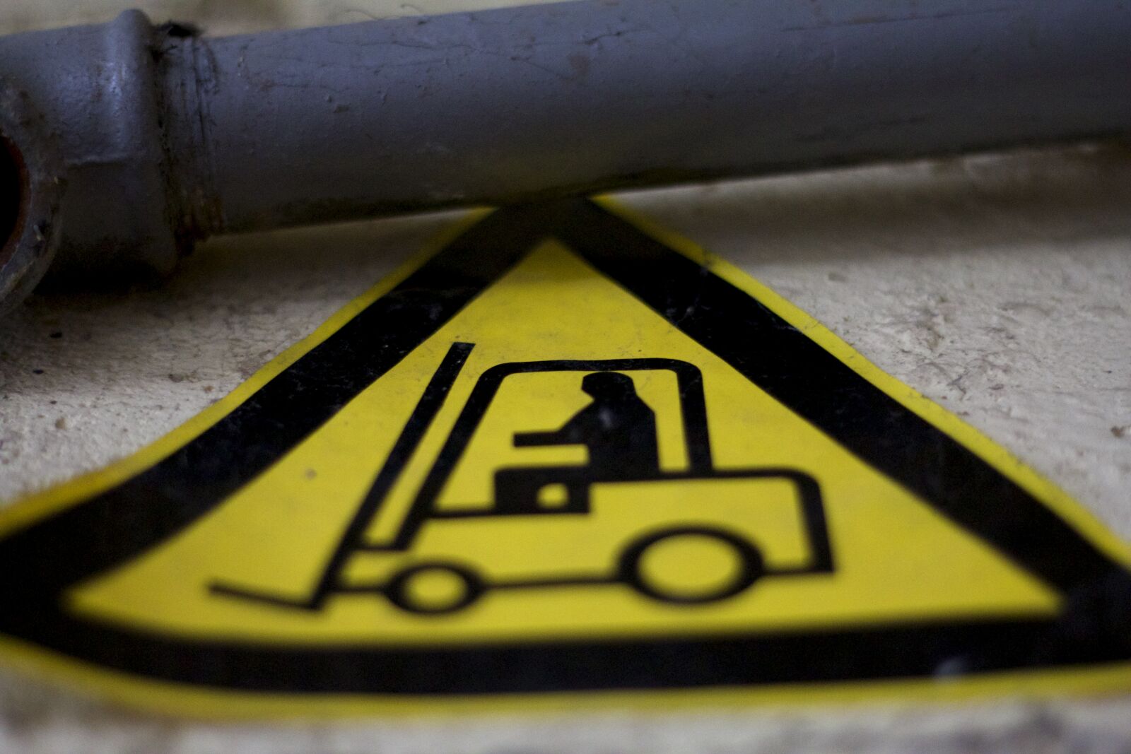 Canon EOS 70D + Canon EF 50mm F1.8 STM sample photo. Construction, yellow photography