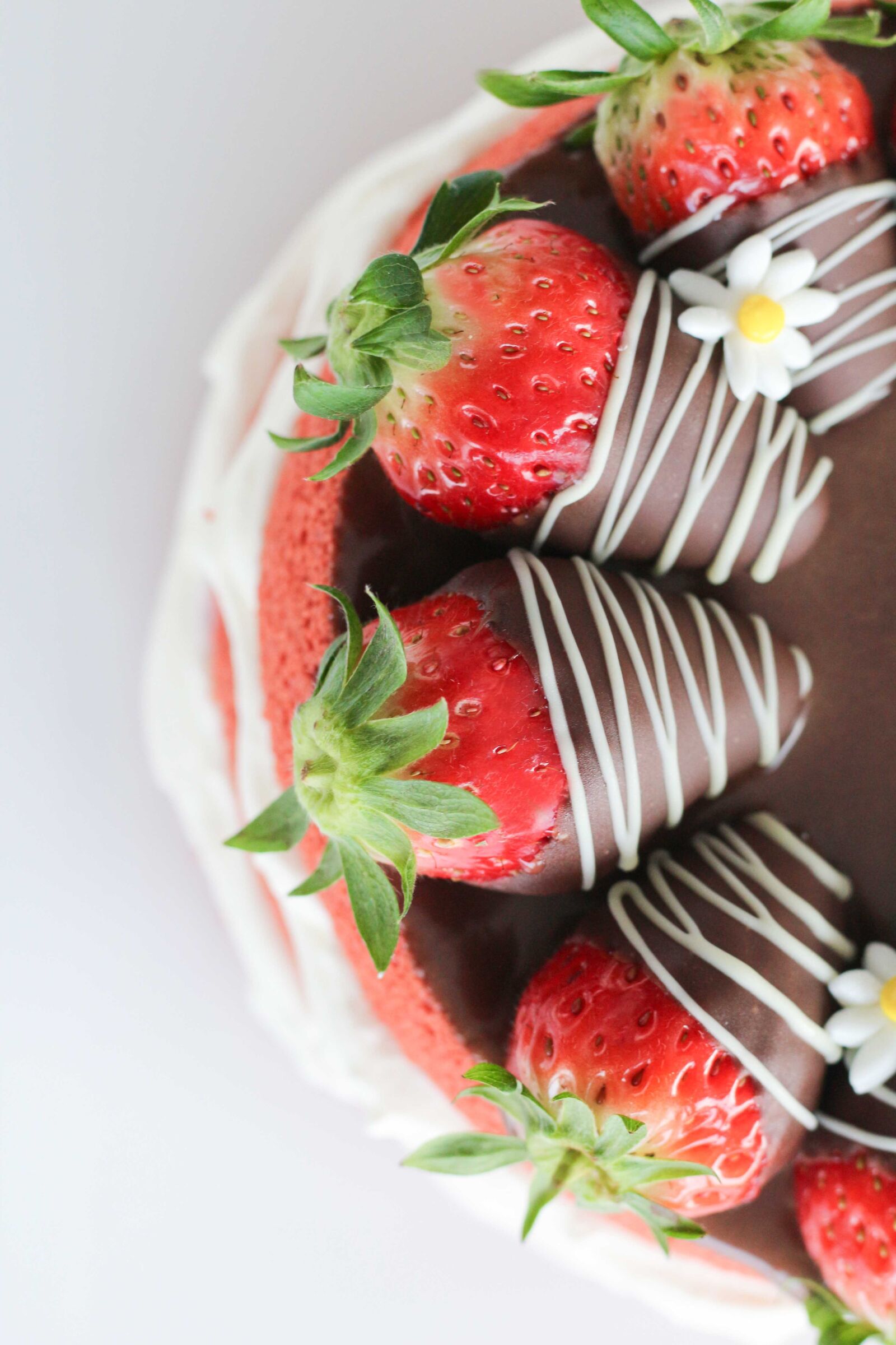 Canon EOS 700D (EOS Rebel T5i / EOS Kiss X7i) + Canon EF 50mm F1.8 STM sample photo. Cake, strawberry, dessert photography