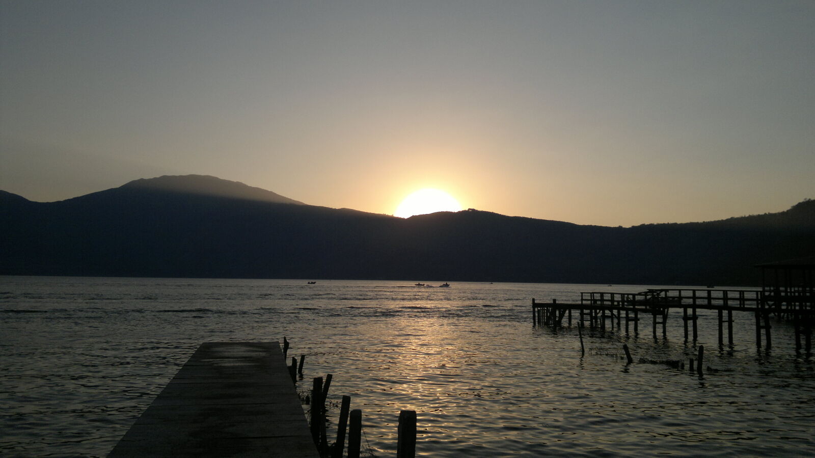 Nokia N8-00 sample photo. Atardecer, coatepeque, s, lake photography