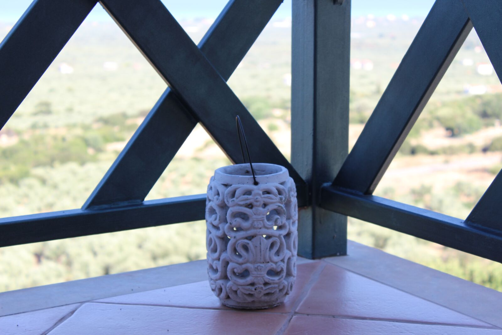 Canon EOS 600D (Rebel EOS T3i / EOS Kiss X5) sample photo. Ambience, lifestyle, balcony photography