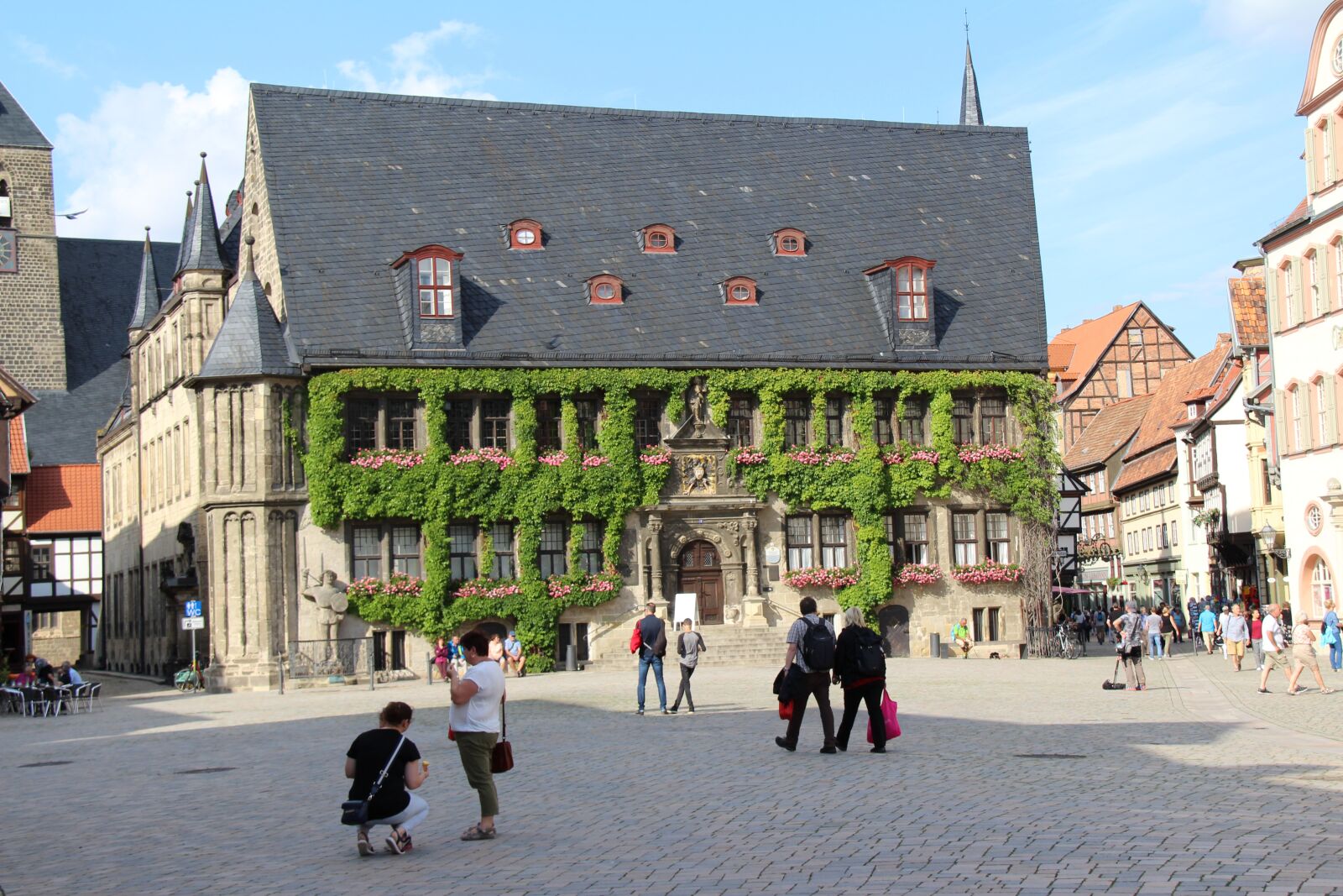 Canon EOS 600D (Rebel EOS T3i / EOS Kiss X5) + Canon EF-S 18-200mm F3.5-5.6 IS sample photo. Quedlinburg, truss, historic center photography