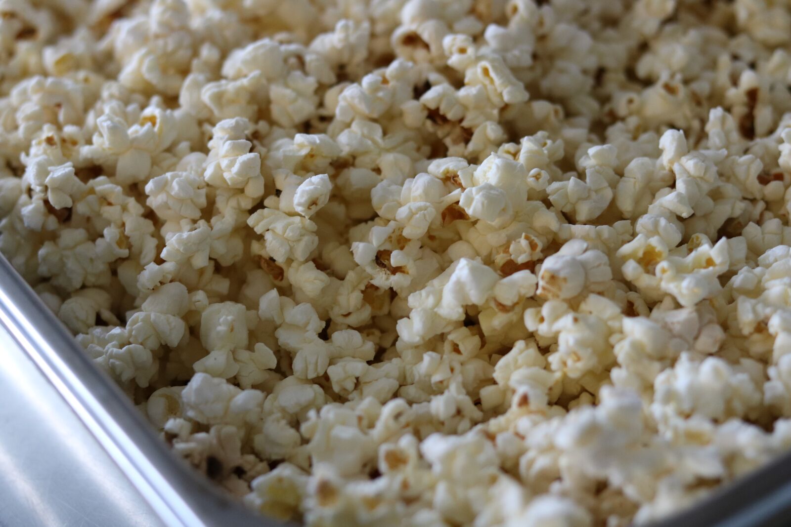 Canon EOS 750D (EOS Rebel T6i / EOS Kiss X8i) sample photo. Snack, popcorn, white photography