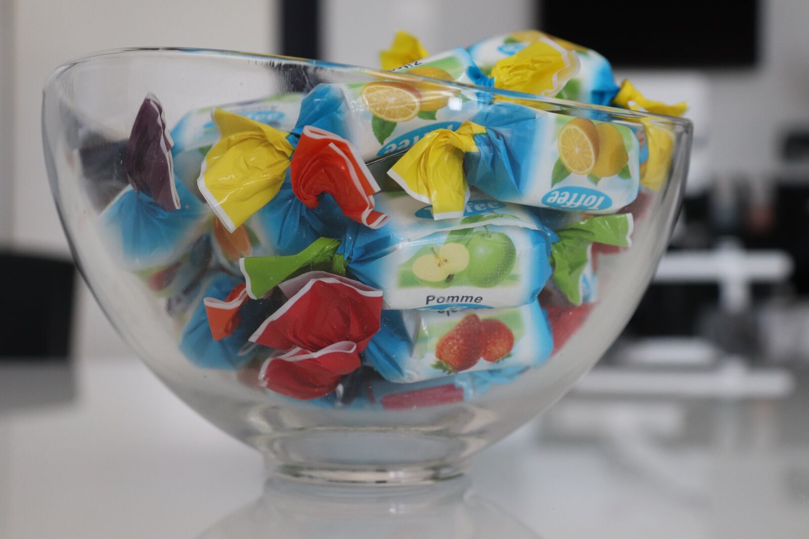 Canon EOS 800D (EOS Rebel T7i / EOS Kiss X9i) sample photo. Candies, toffee, sweets photography