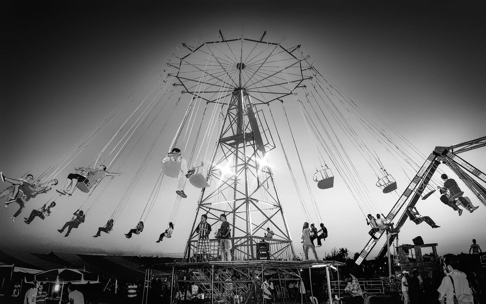 Nikon D3S sample photo. Funfair, chain, amusement photography