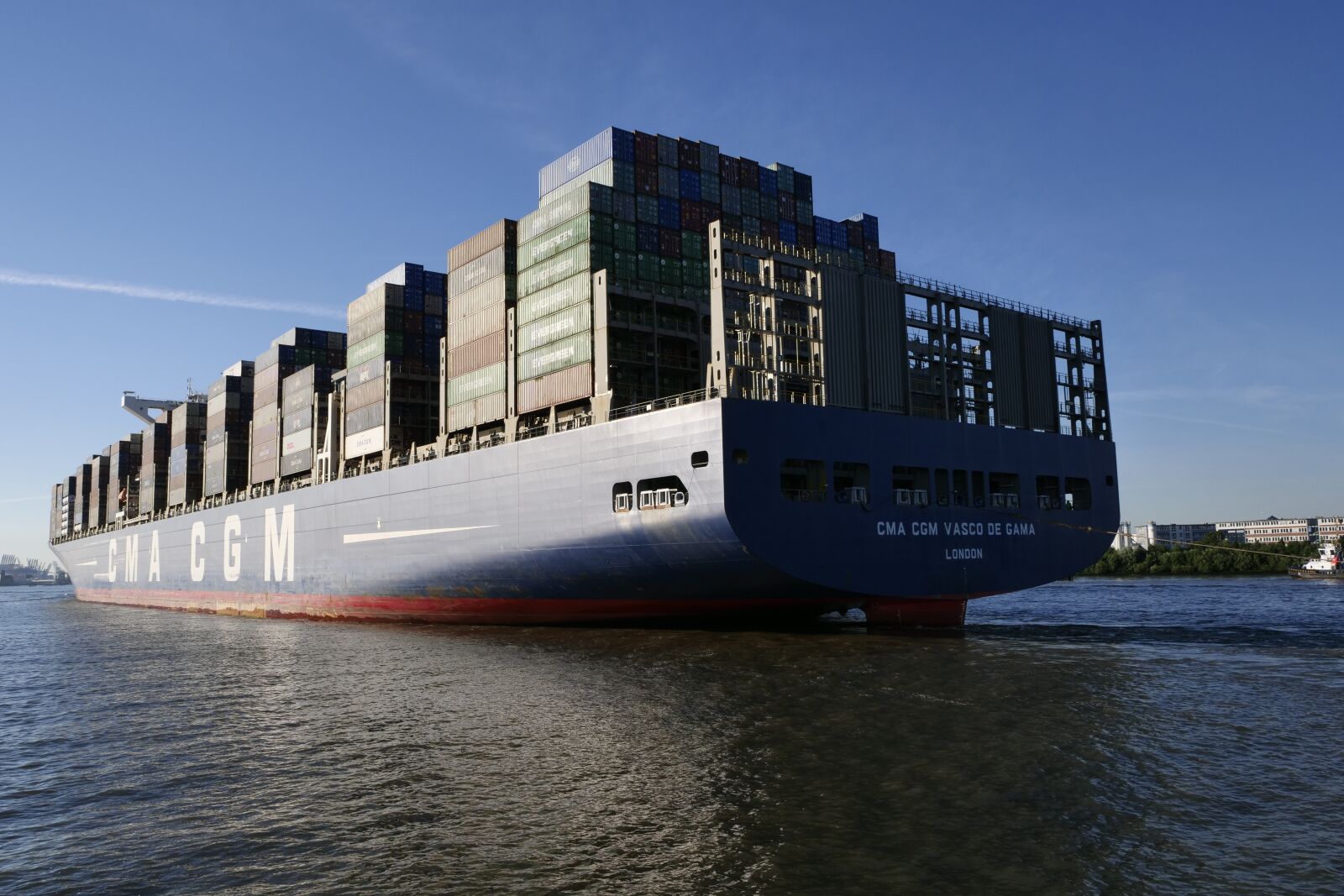Panasonic Lumix DC-G9 sample photo. Shipping, seafaring, container ships photography
