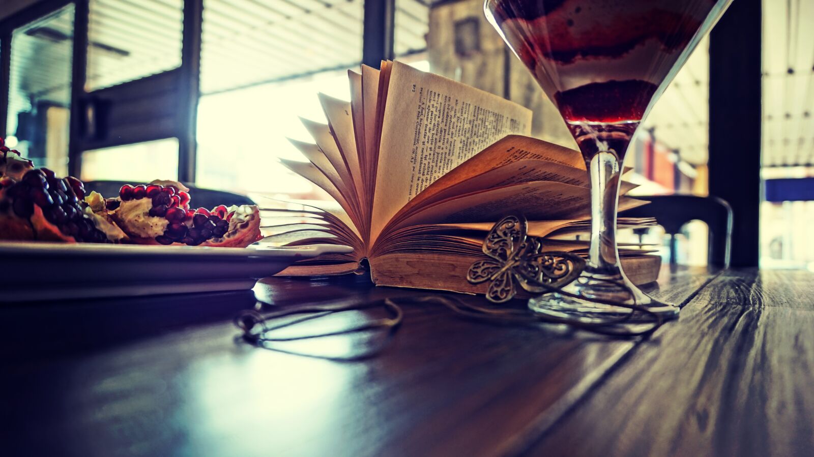 Sony E 16-50mm F3.5-5.6 PZ OSS sample photo. Coffee, coffee shop, book photography