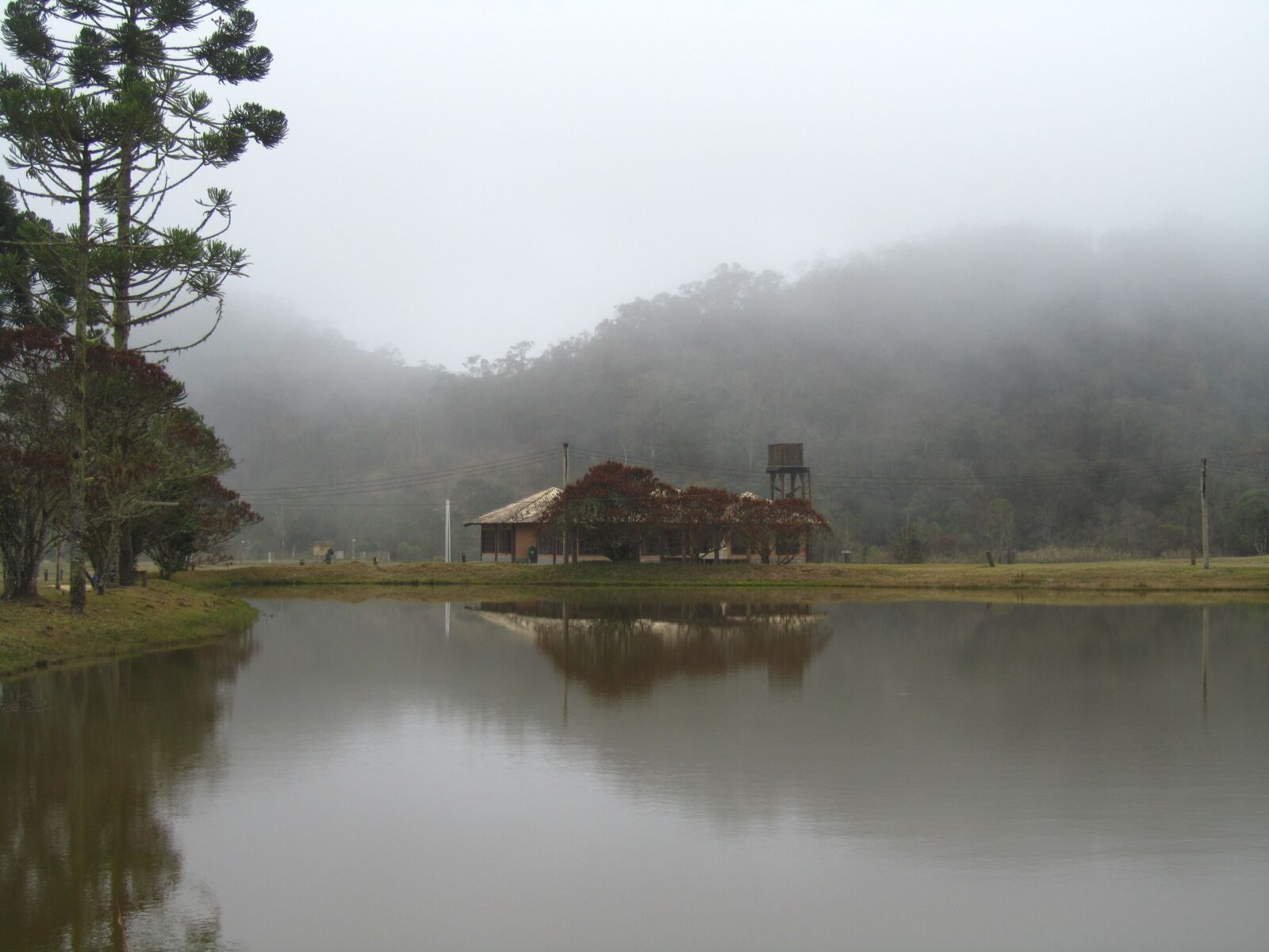 Canon PowerShot SX210 IS sample photo. Lake house, lake, fog photography