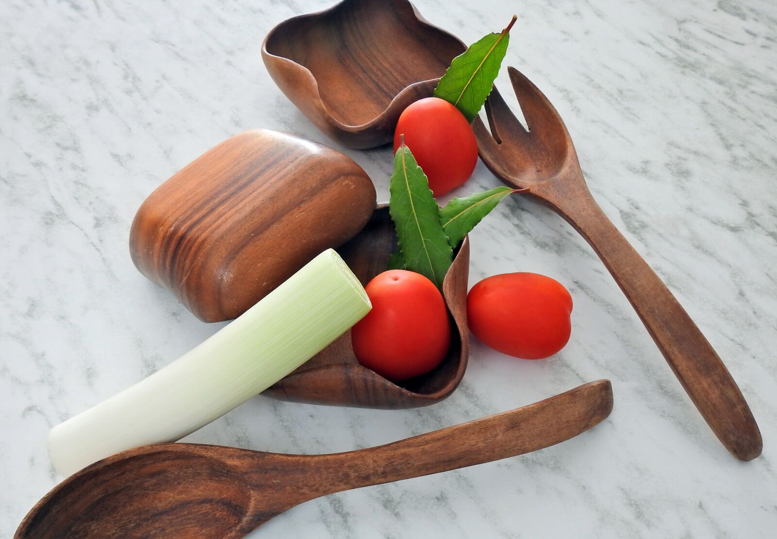 Nikon Coolpix P900 sample photo. Wood, fruit, food photography