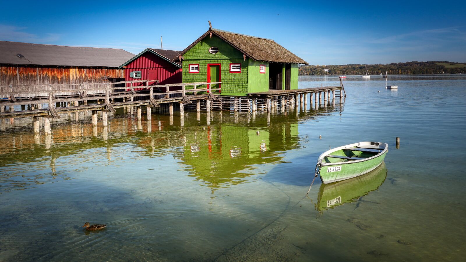 Panasonic Lumix DC-G90 (Lumix DC-G91) sample photo. Boat house, boat, lake photography