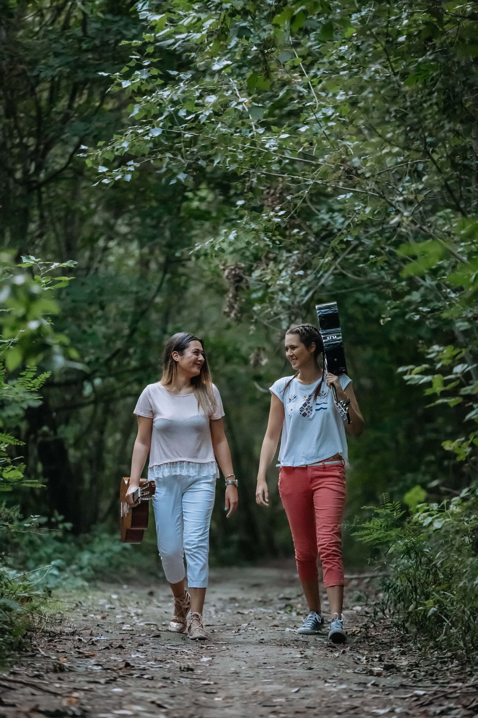 Canon EOS 5D Mark III + Canon EF 70-200mm F2.8L IS II USM sample photo. Togetherness, friendship, girlfriend, forest photography