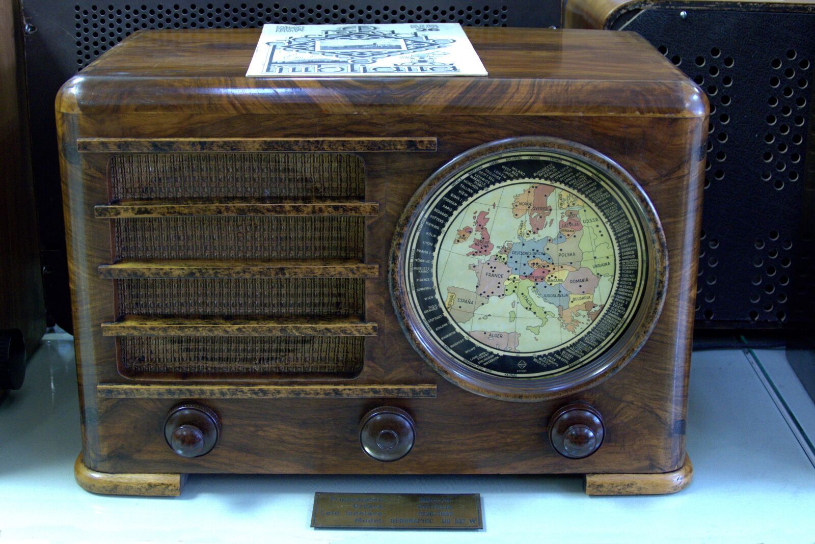 Panasonic Lumix DMC-FZ1000 sample photo. Retro, old radio, air photography
