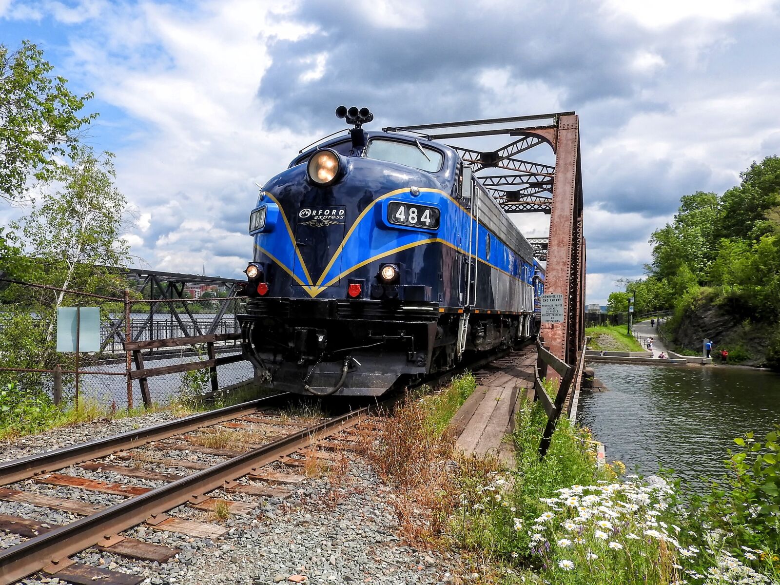 Nikon Coolpix P610 sample photo. Train, railroad, locomotive photography