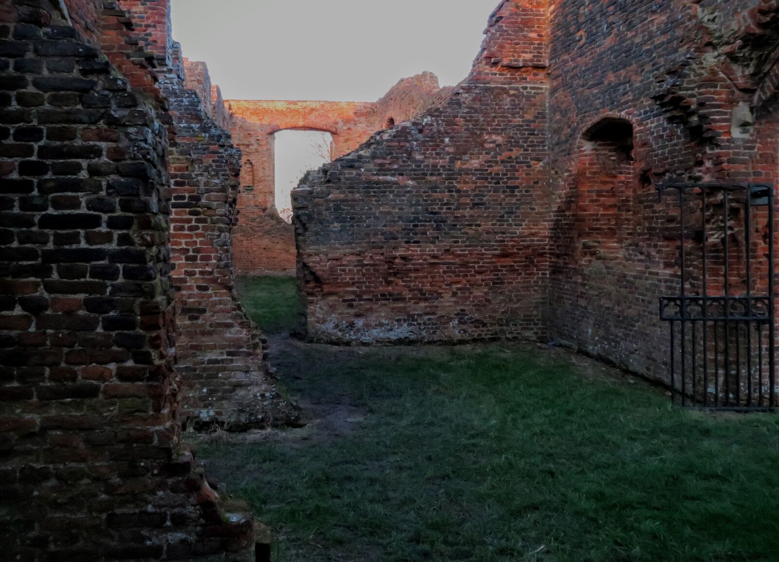 Canon PowerShot G7 X sample photo. Architecture, landscape, ruins photography