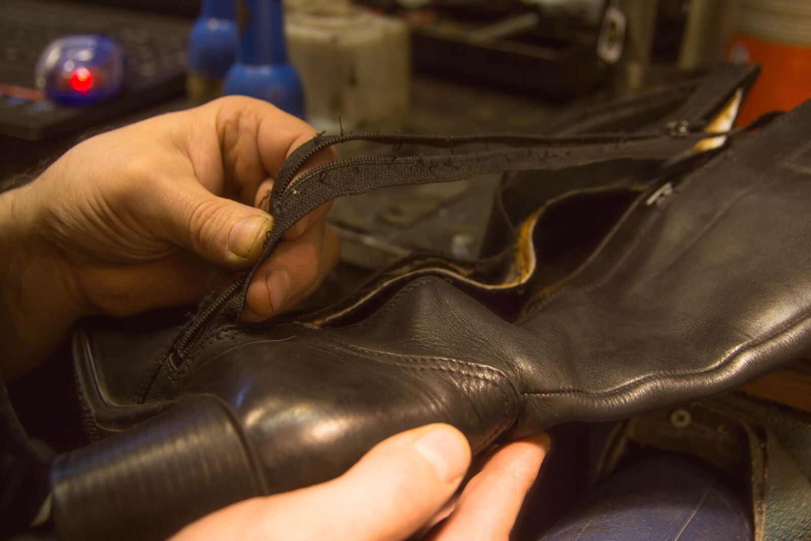 Canon EOS 60D sample photo. Shoe repair, replacement zipper photography