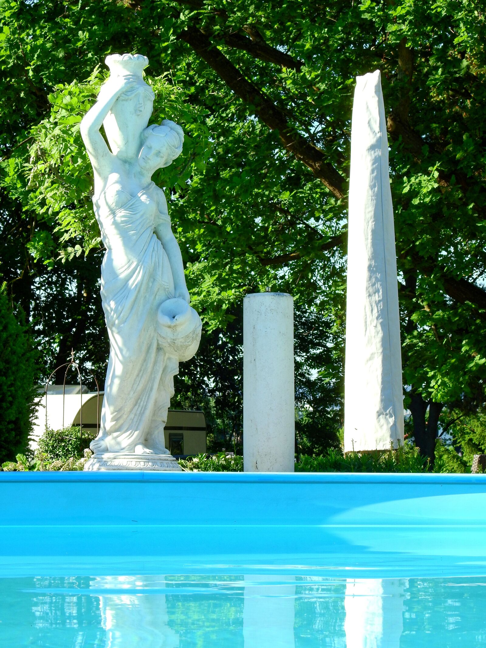 Nikon Coolpix P900 sample photo. Water, swimming pool, pool photography