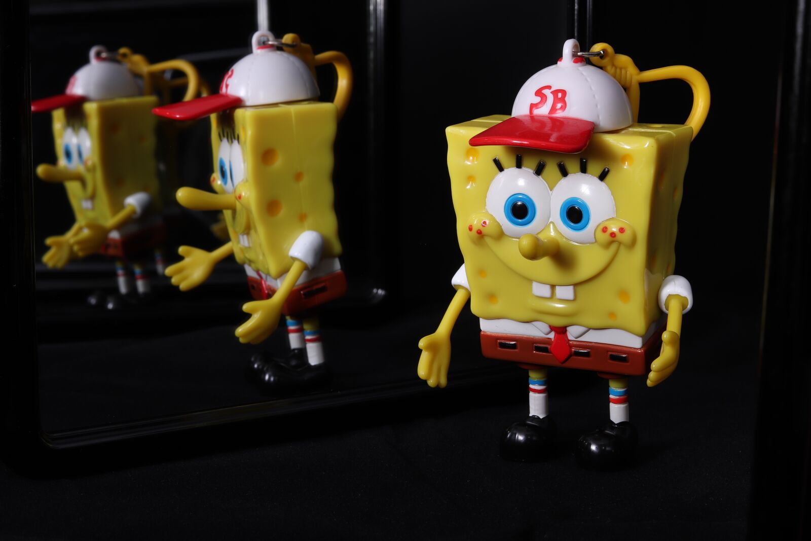 Canon EOS 800D (EOS Rebel T7i / EOS Kiss X9i) + Canon EF 50mm F1.8 STM sample photo. Spongebob, sponge head, cap photography