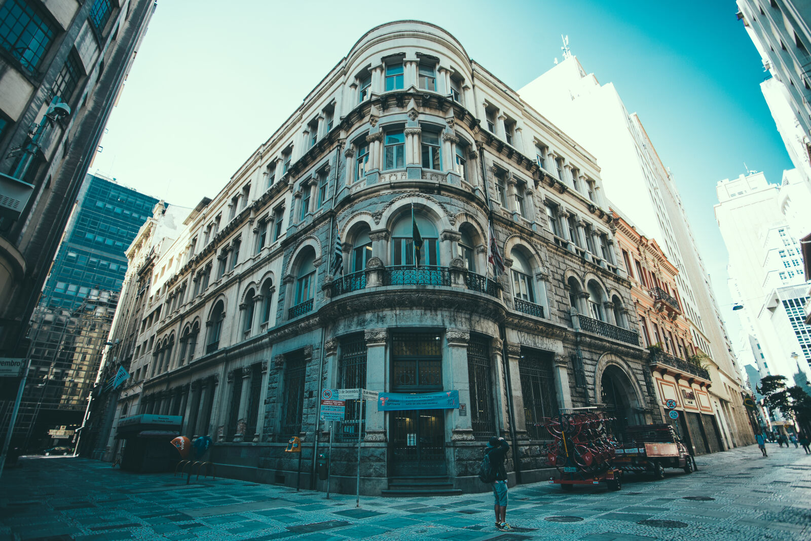Canon EF 17-40mm F4L USM sample photo. Architecture, buildings, city, cityscape photography
