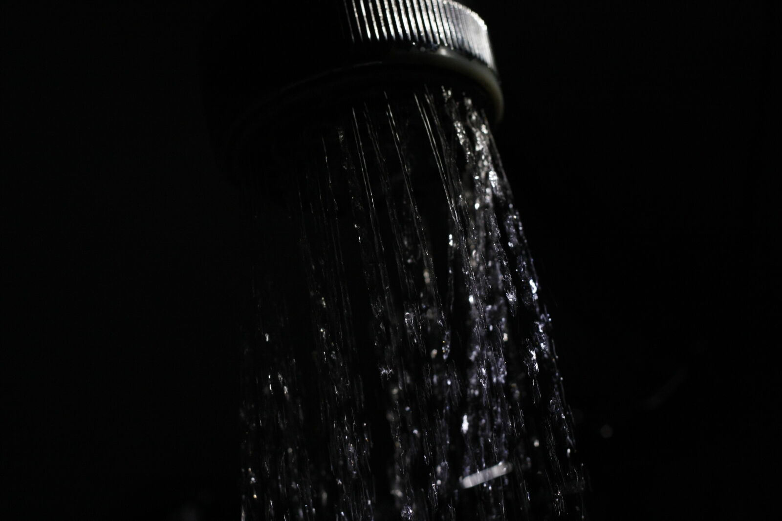 Canon EOS 450D (EOS Rebel XSi / EOS Kiss X2) + Canon EF 50mm F1.8 II sample photo. Drops, shower, water photography