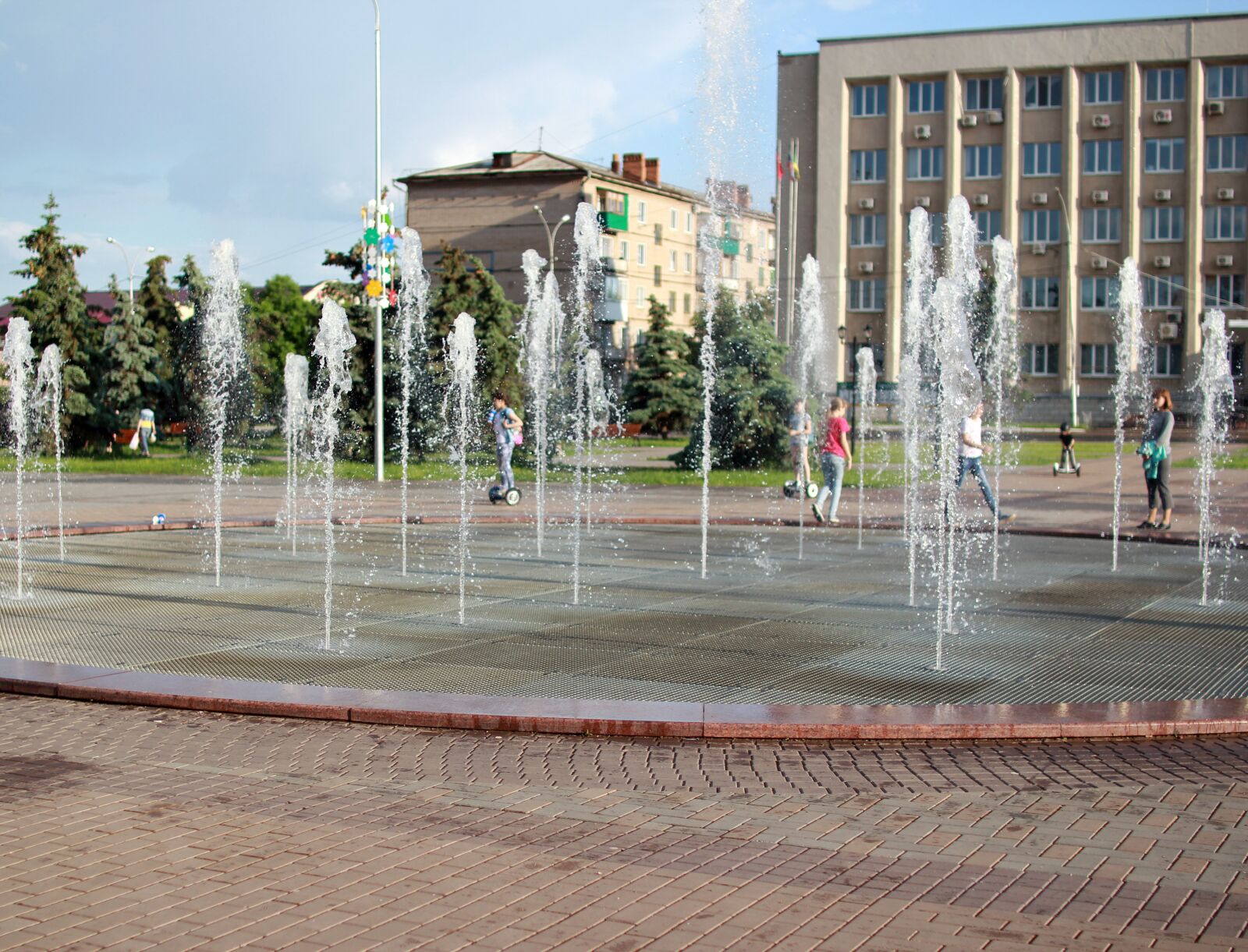 Canon EOS 60D sample photo. Fountain, city, summer photography