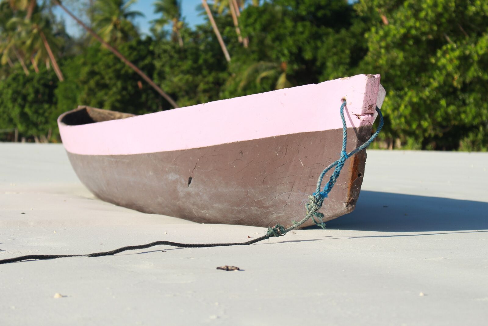 Canon EOS 700D (EOS Rebel T5i / EOS Kiss X7i) sample photo. Boat, kei islands, white photography