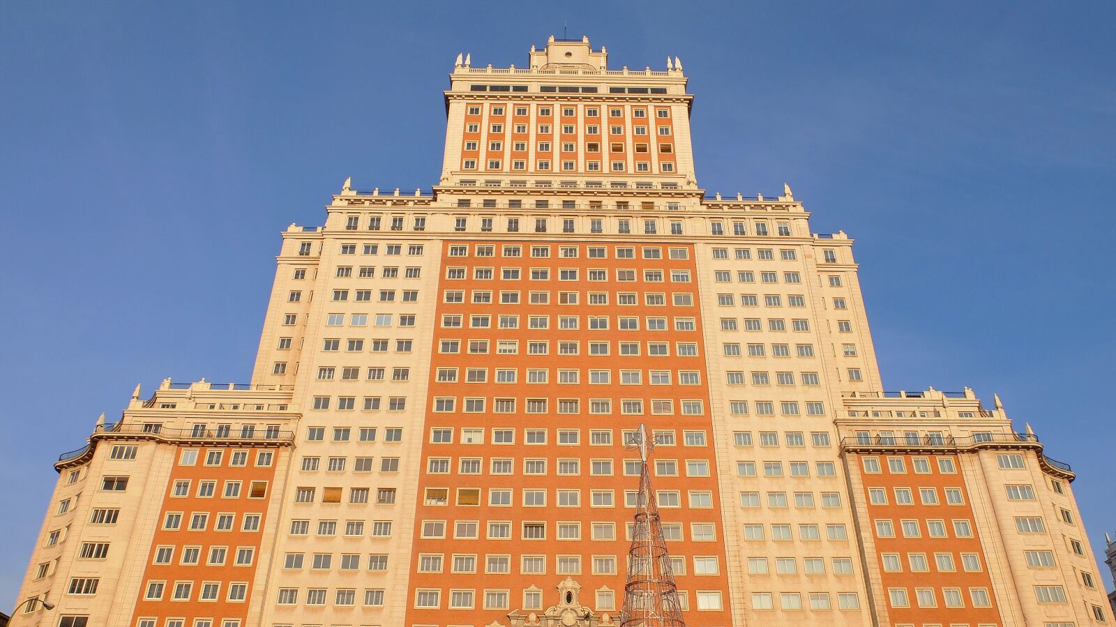 Fujifilm X30 sample photo. Madrid, building, europe photography