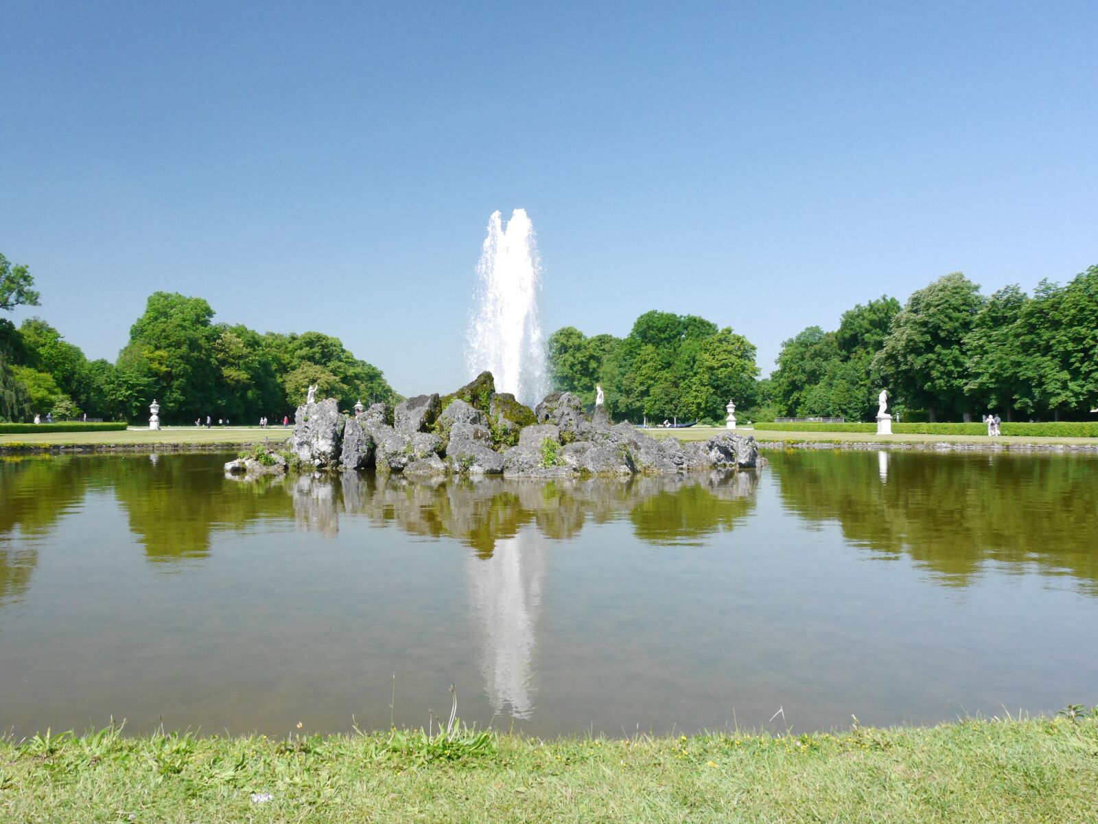 Panasonic Lumix DMC-G6 sample photo. Nymphenburg, munich, channel photography