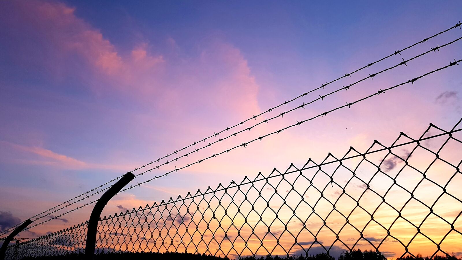 Samsung Galaxy S7 Edge sample photo. Fence, barbed wire, demarcation photography