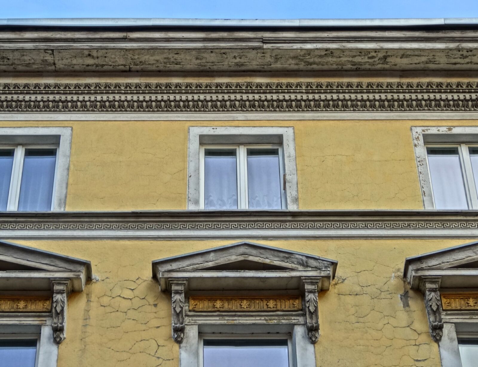 Sony Cyber-shot DSC-HX20V sample photo. Hotel ratuszowy, bydgoszcz, windows photography
