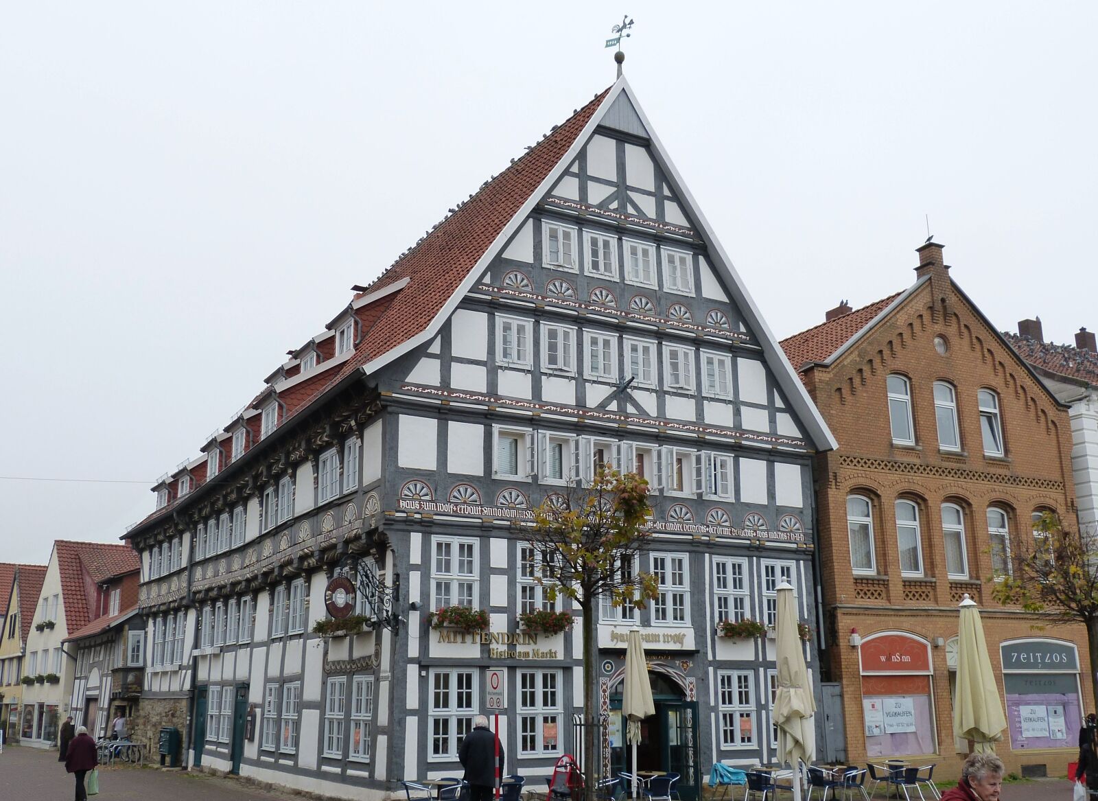 Panasonic Lumix DMC-FZ150 sample photo. Stadthagen, lower saxony, fachwerkhaus photography