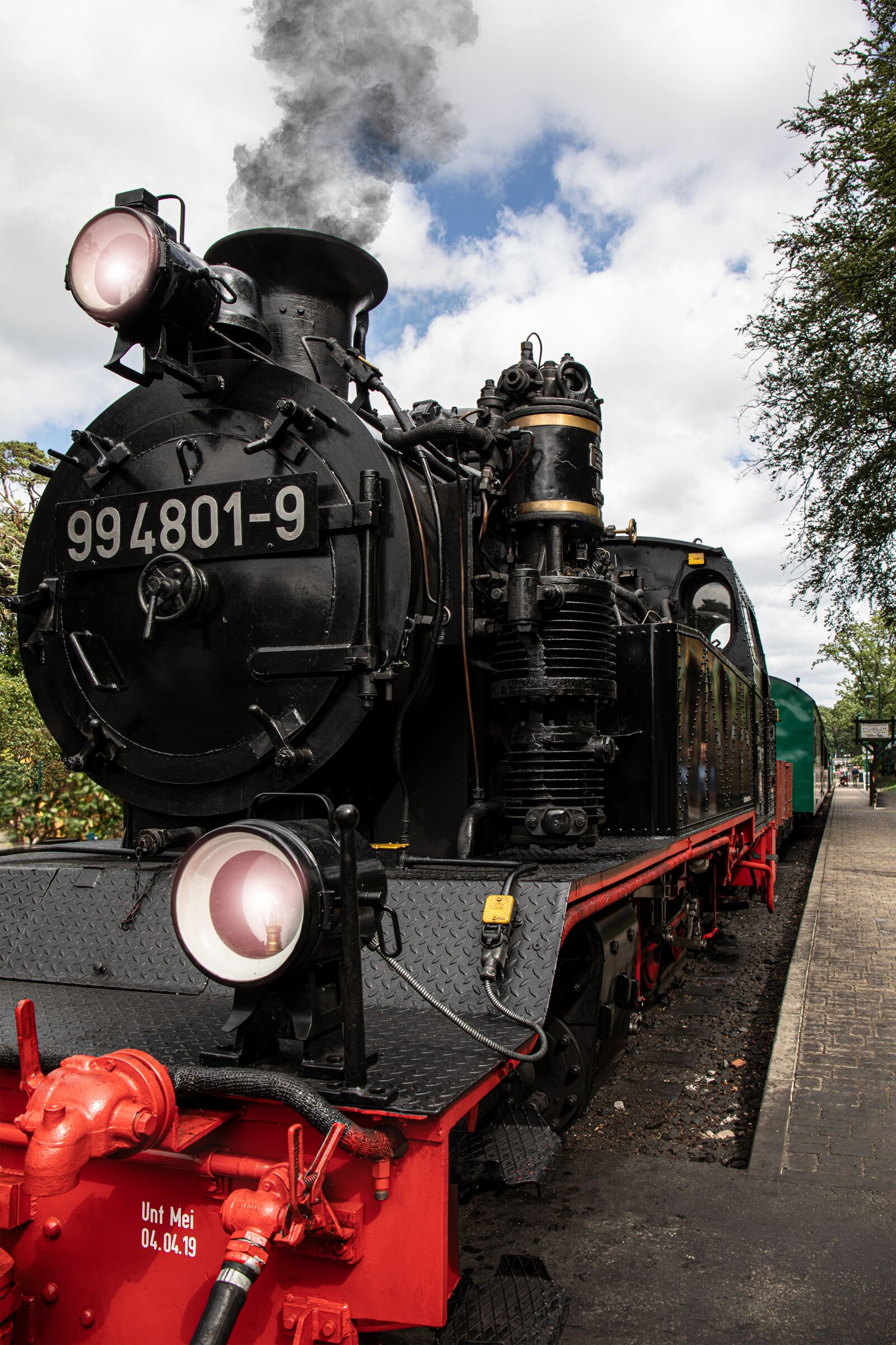 Canon EOS 5D Mark IV + Canon EF 24-70mm F4L IS USM sample photo. Steam locomotive, rasender roland photography
