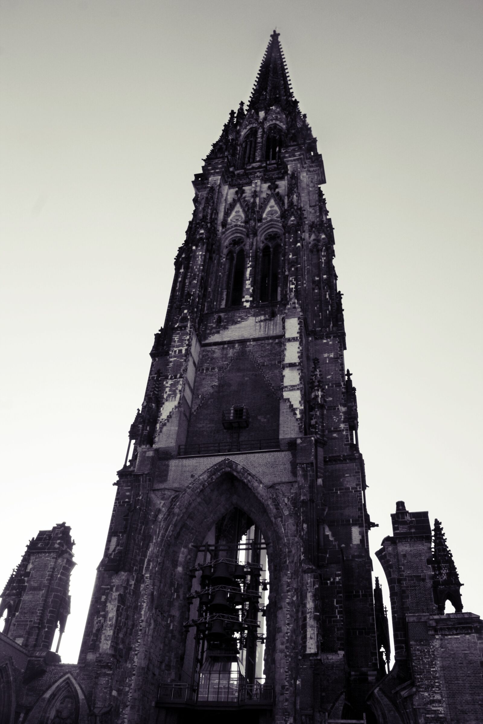 Canon EOS 1000D (EOS Digital Rebel XS / EOS Kiss F) sample photo. Ruin, nkiolaikirche, memorial photography