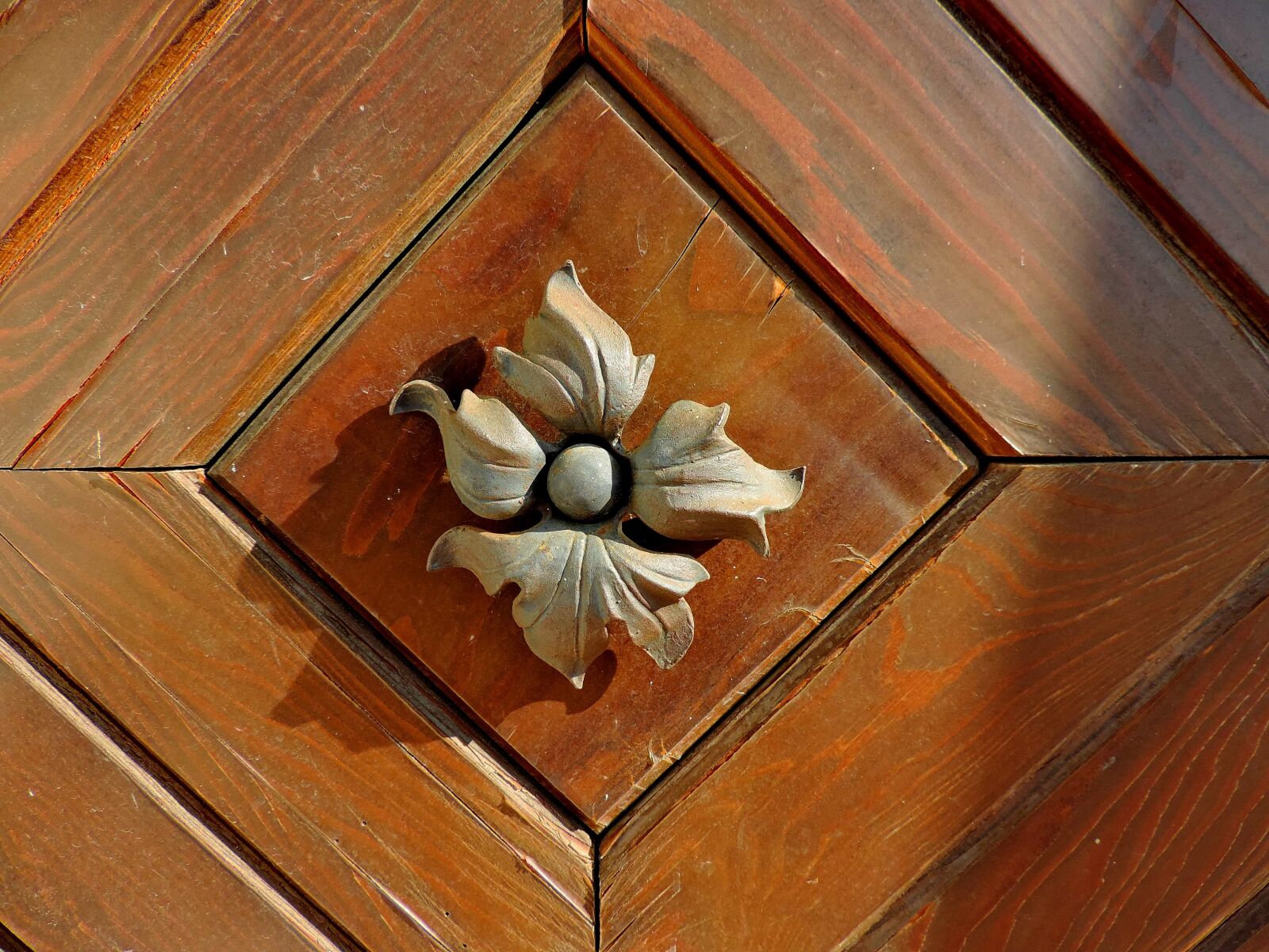 Nikon Coolpix P520 sample photo. Baroque, cast iron, hardwood photography